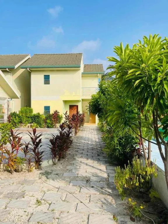 Long Beach Laamu Hotel