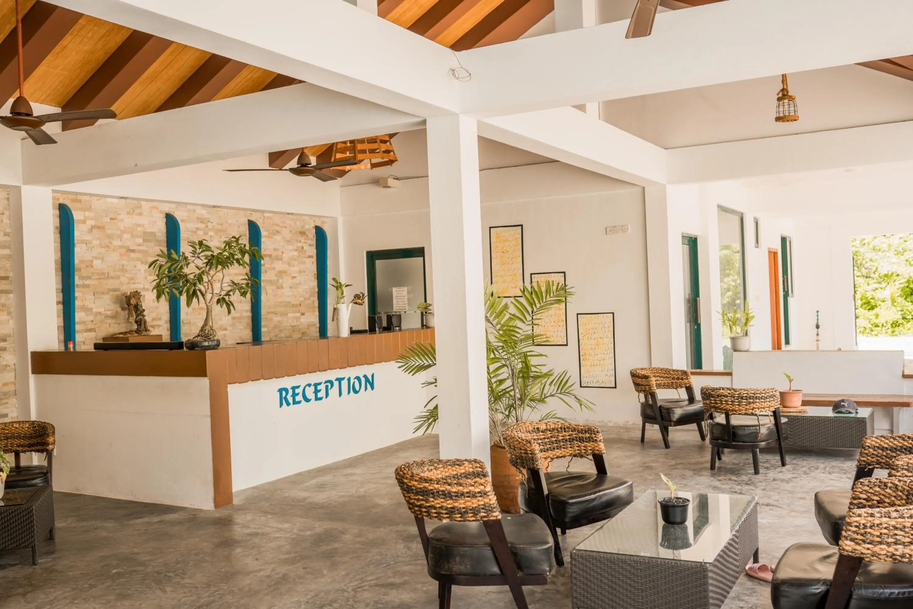 Long Beach Laamu Hotel