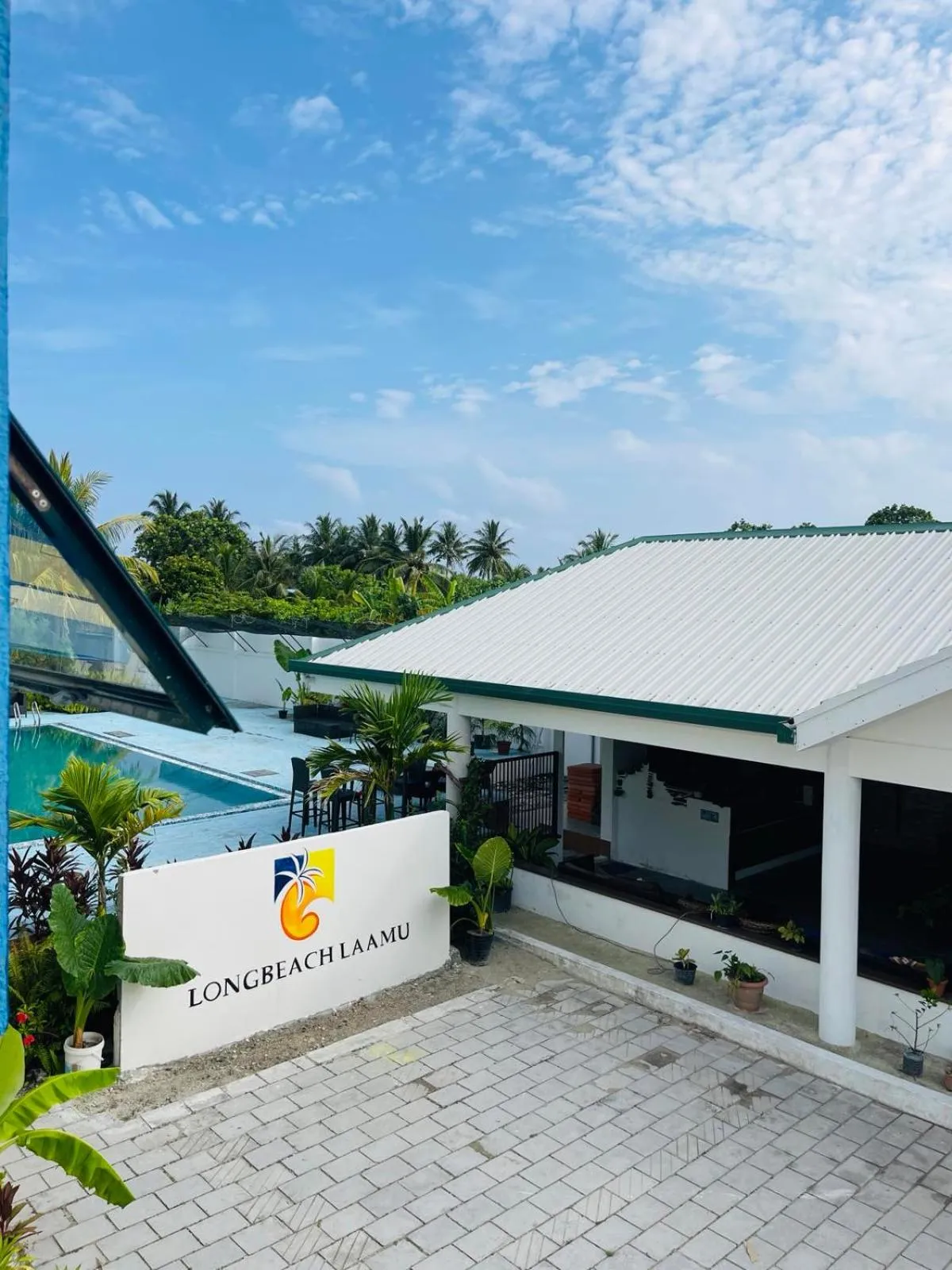 Property building in Long Beach Laamu Hotel