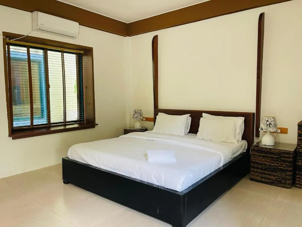 Long Beach Laamu Hotel