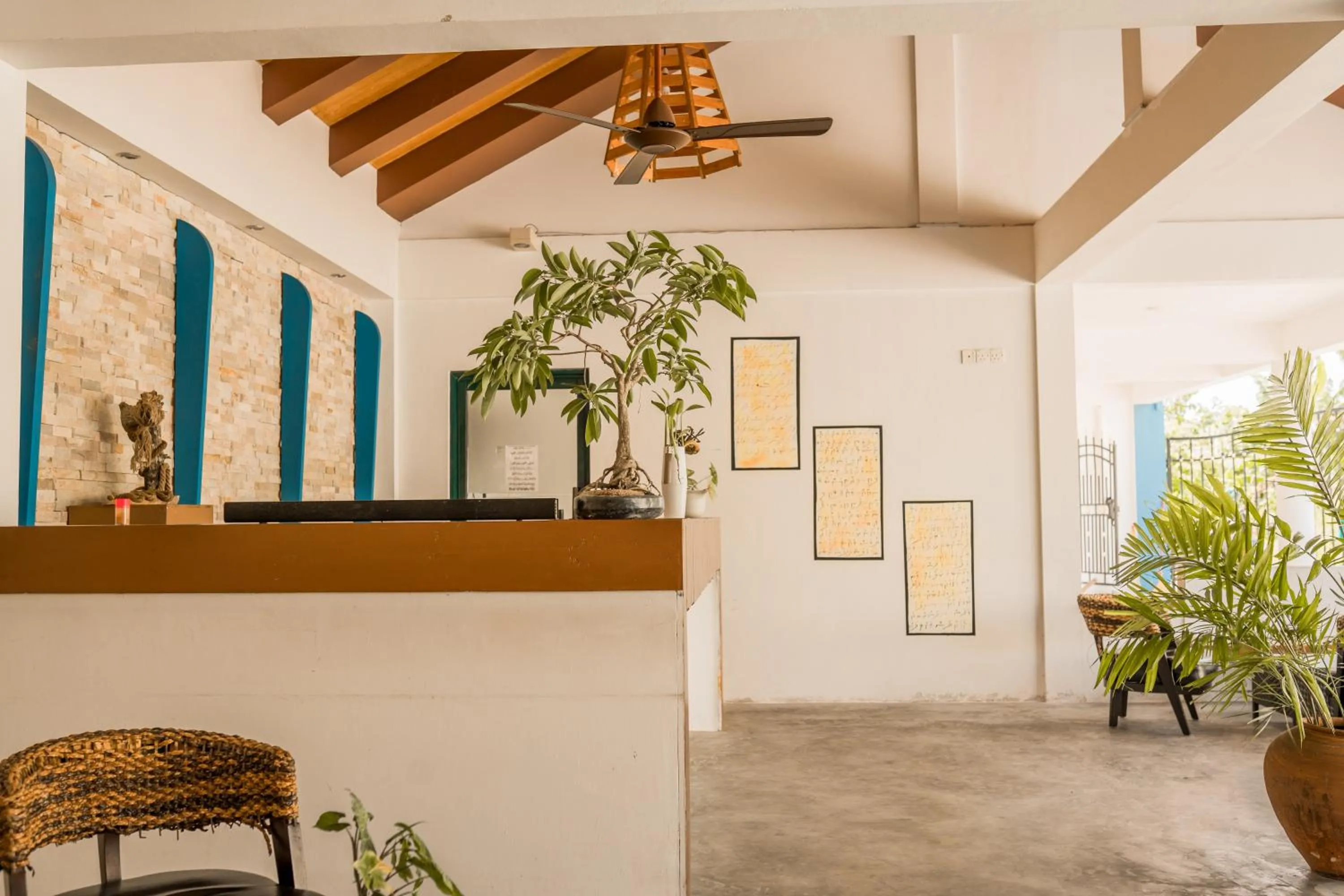 Long Beach Laamu Hotel