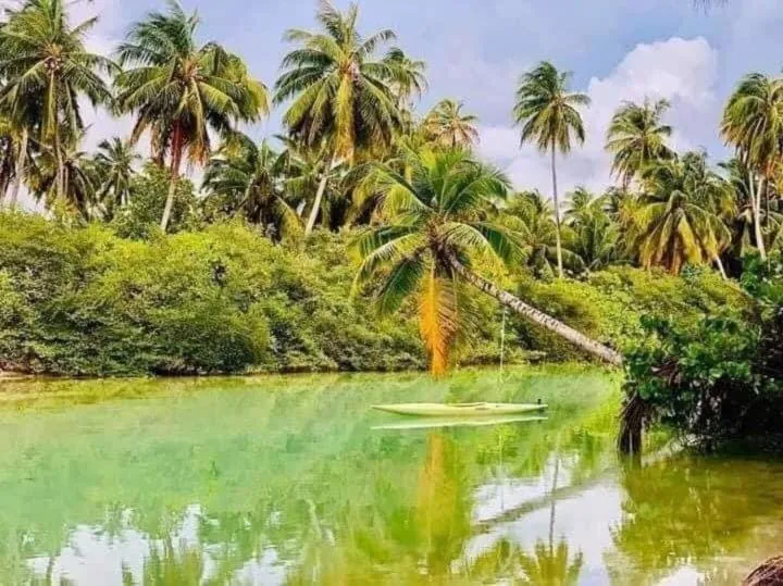 Long Beach Laamu Hotel