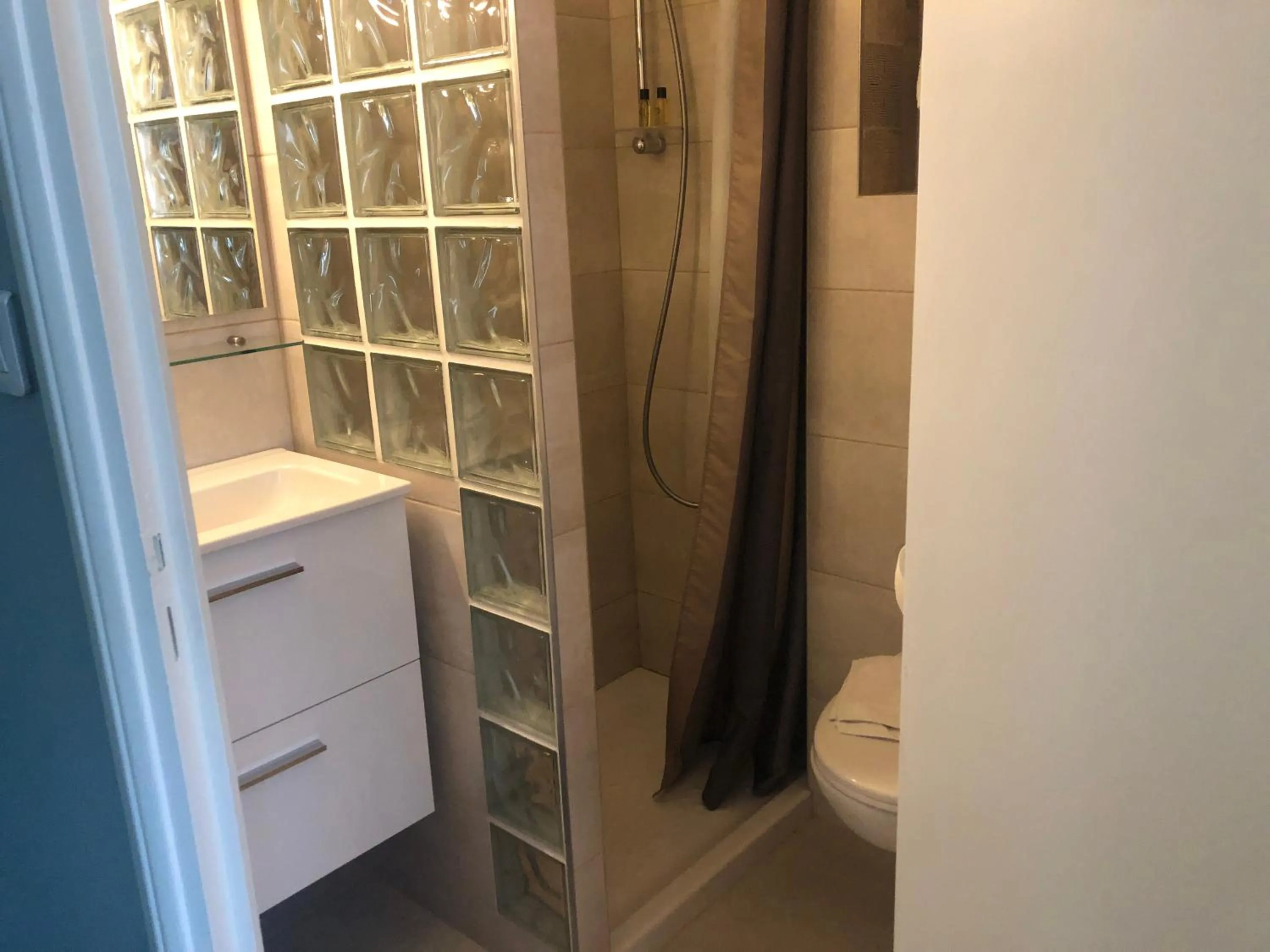 Bathroom in Hotel les Troenes