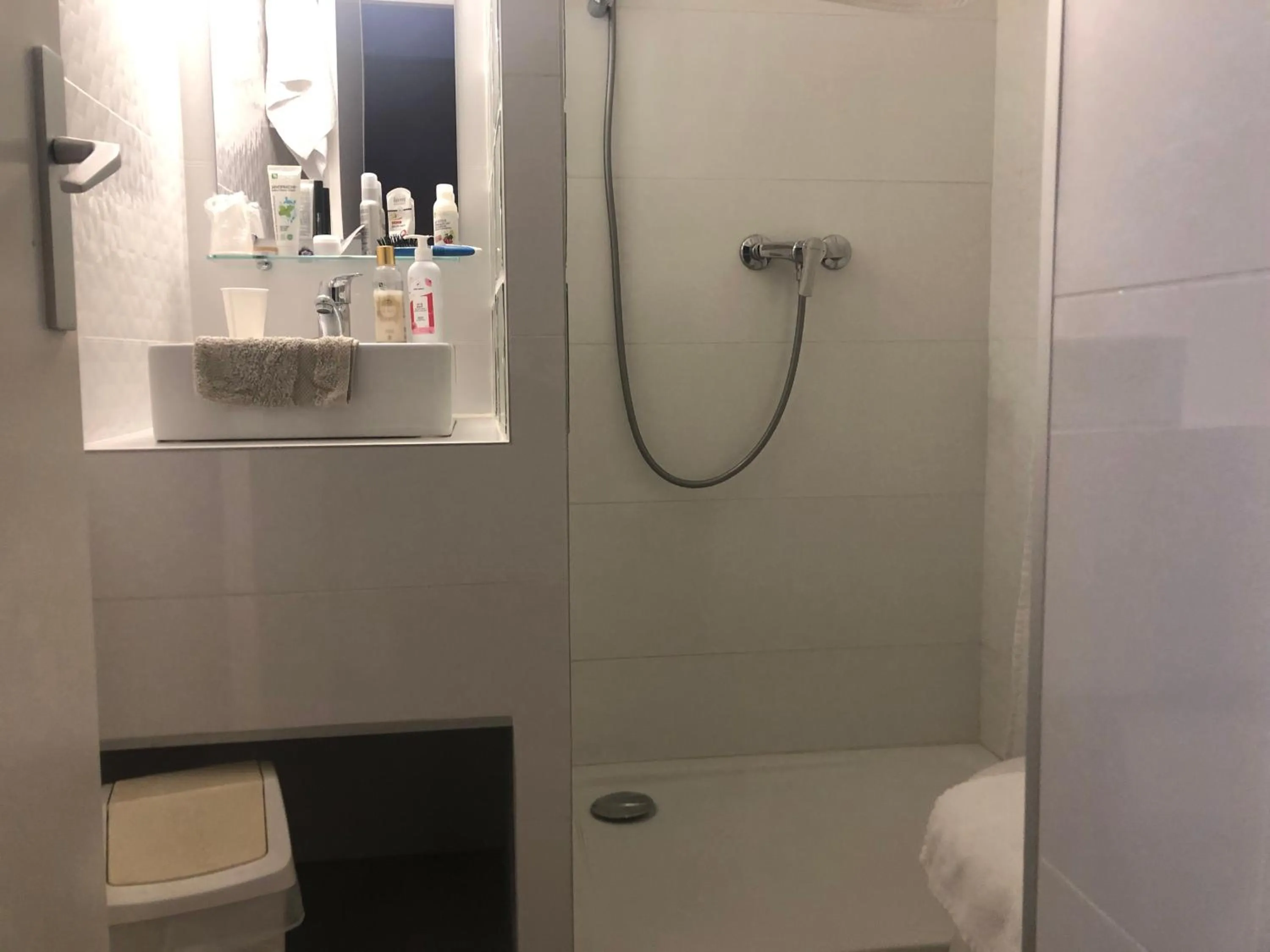 Bathroom in Hotel les Troenes