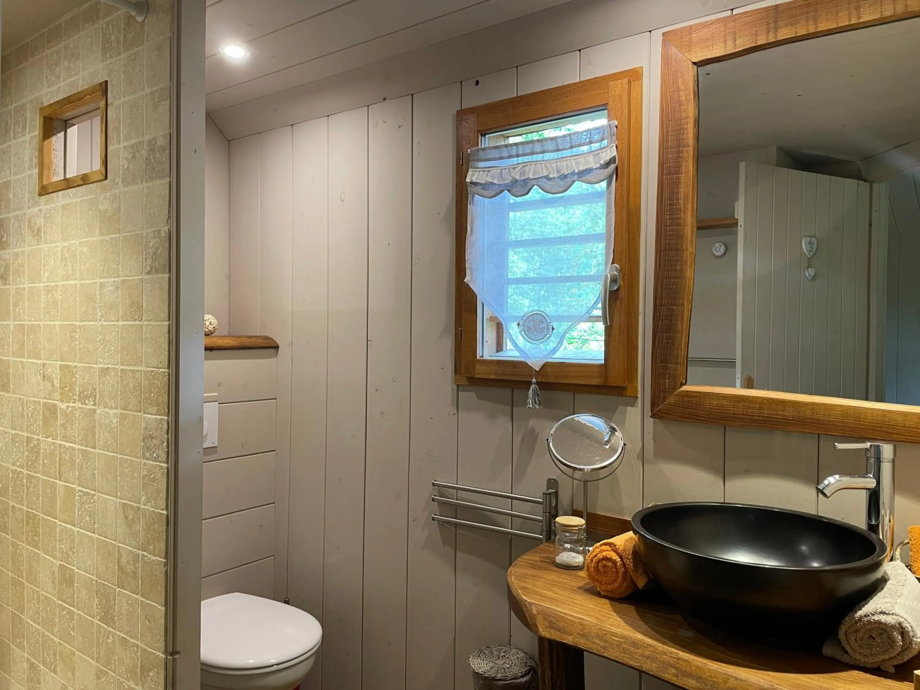 Shower in Le Lion D'Or en PERIGORD