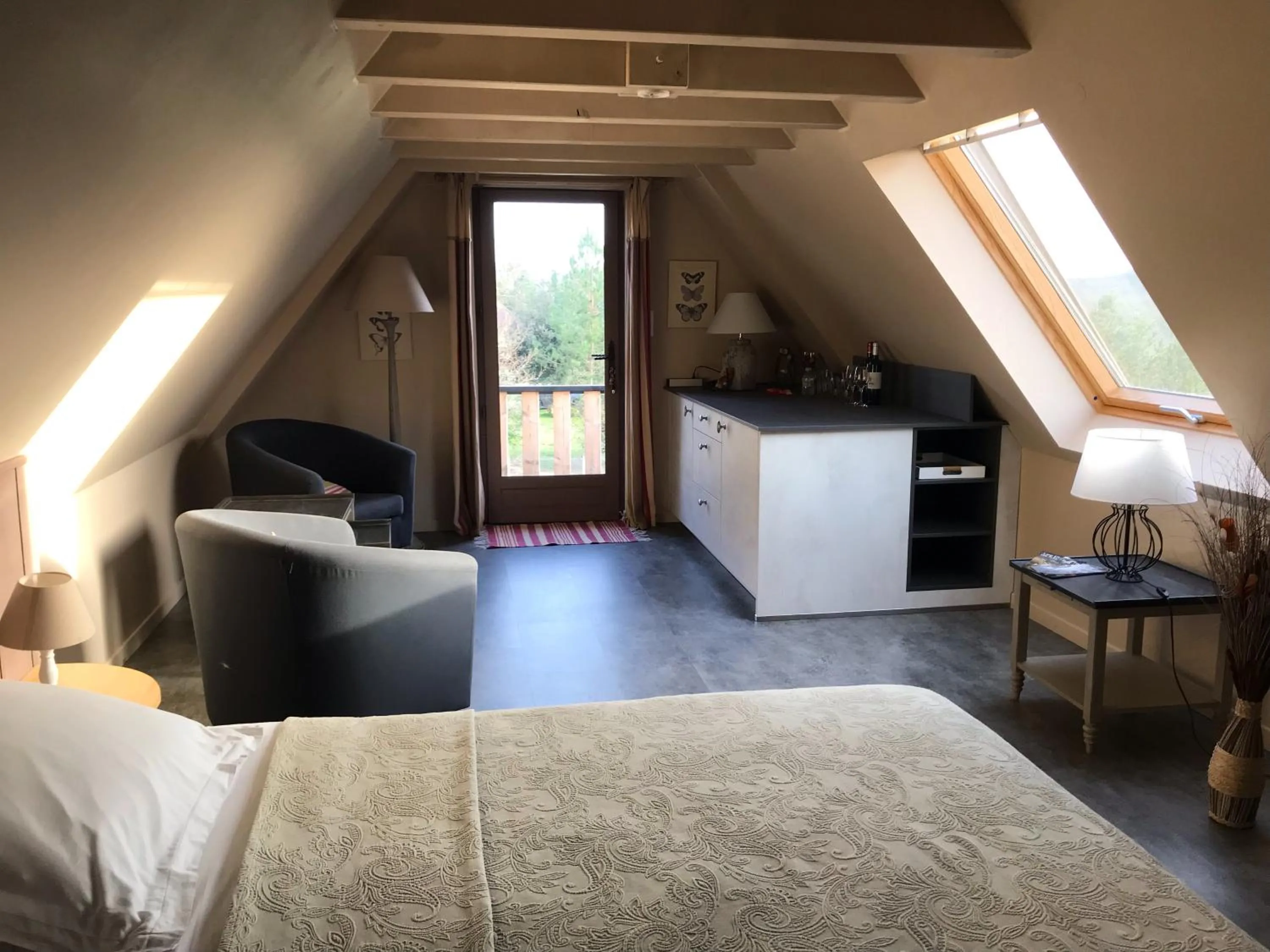 Photo of the whole room, Bed in Le Lion D'Or en PERIGORD
