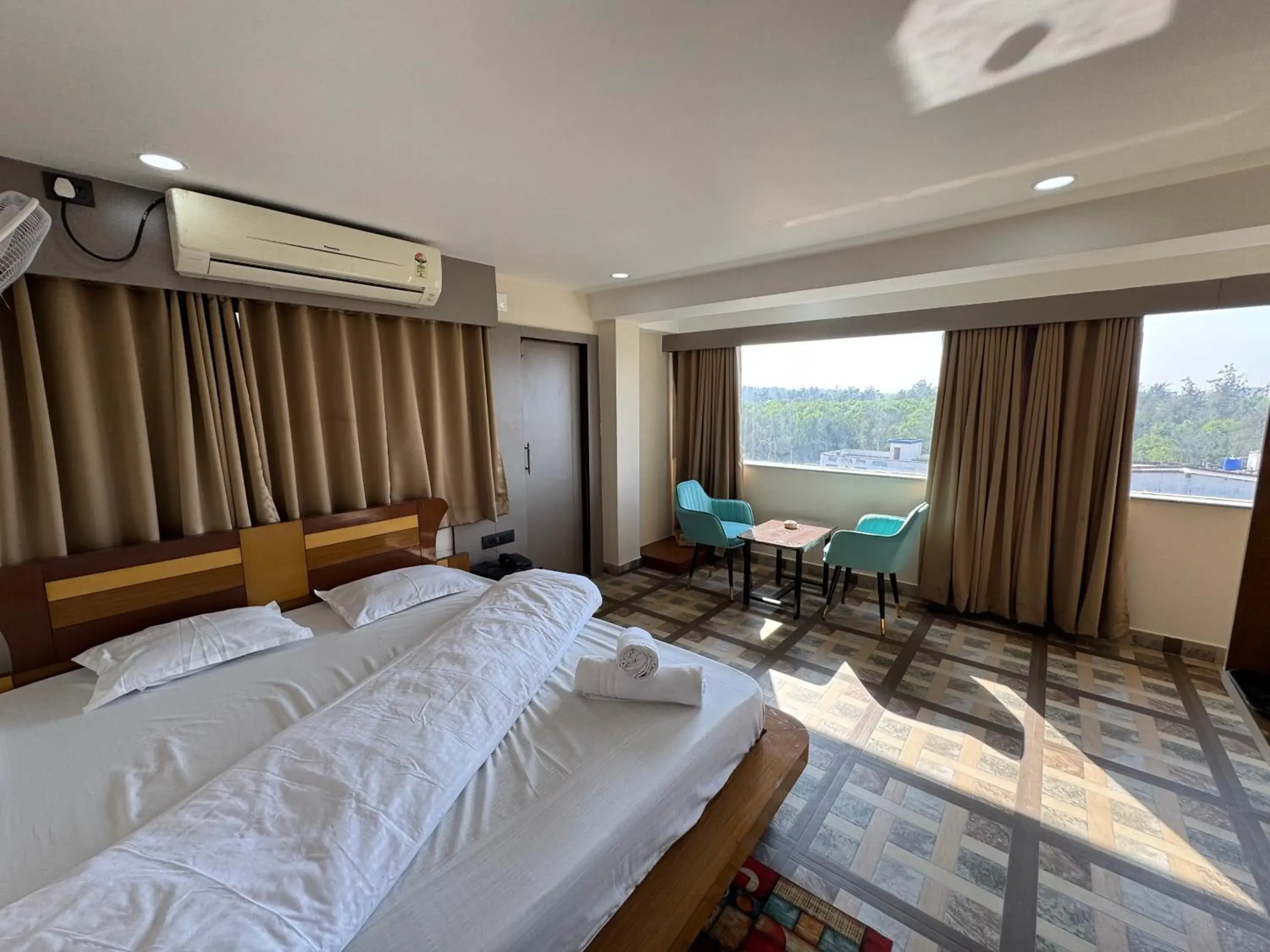 King Room - single occupancy in Hotel M Plaza New Digha King Room - single occupancy in Hotel M Plaza New Digha
