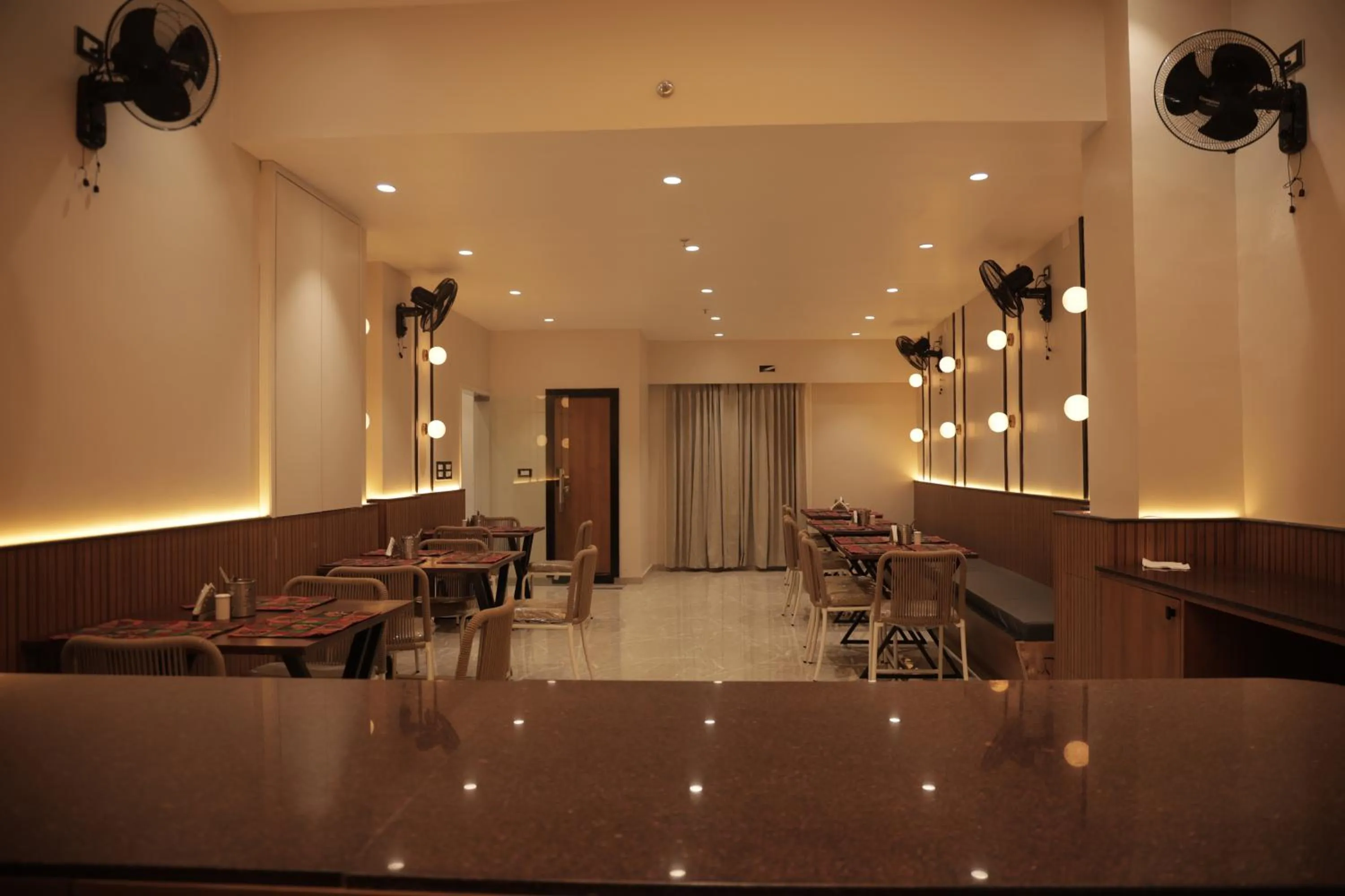Restaurant/places to eat in Hotel The Rainbow Inn