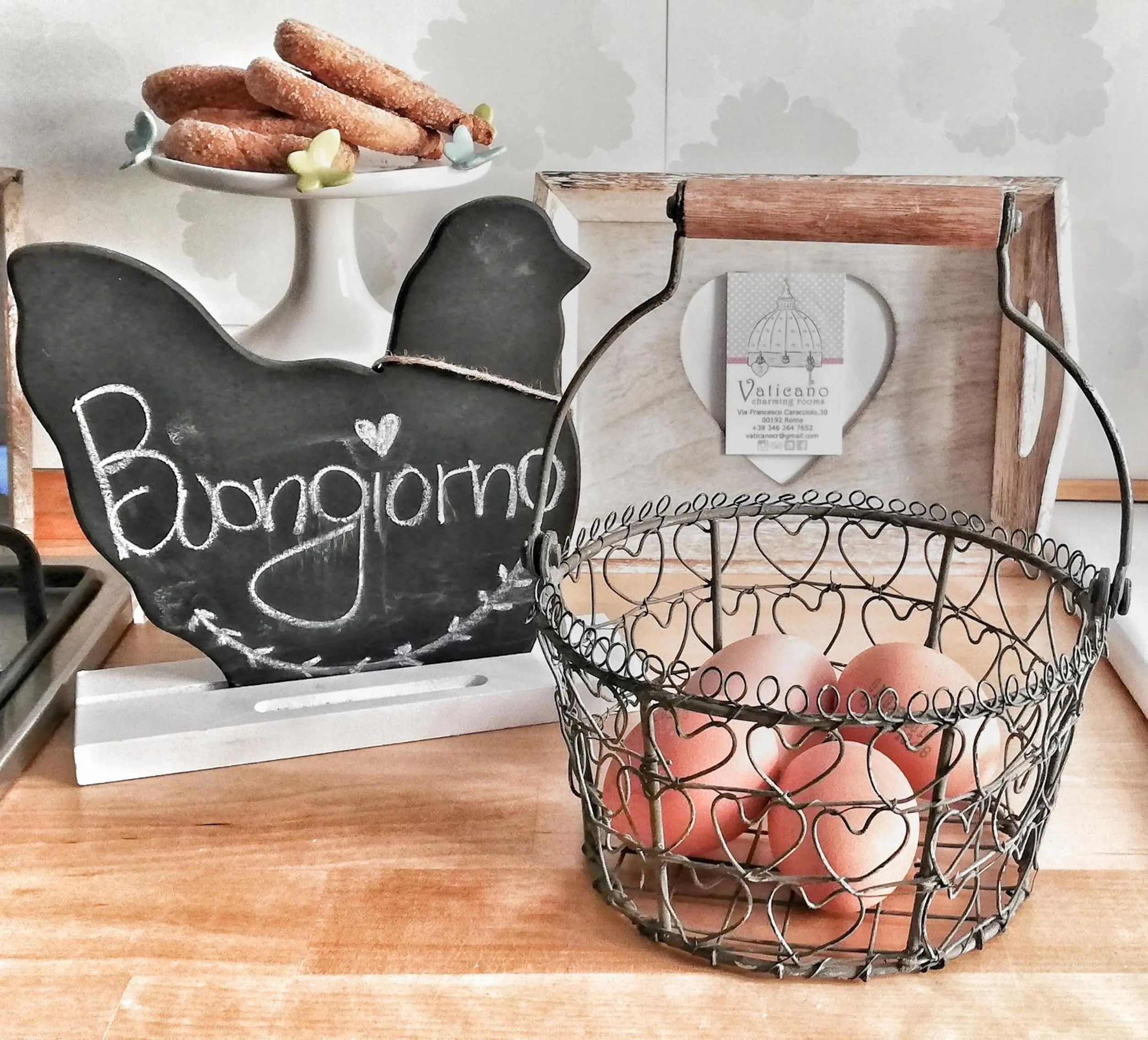 Food and drinks in Vaticano Charming Rooms