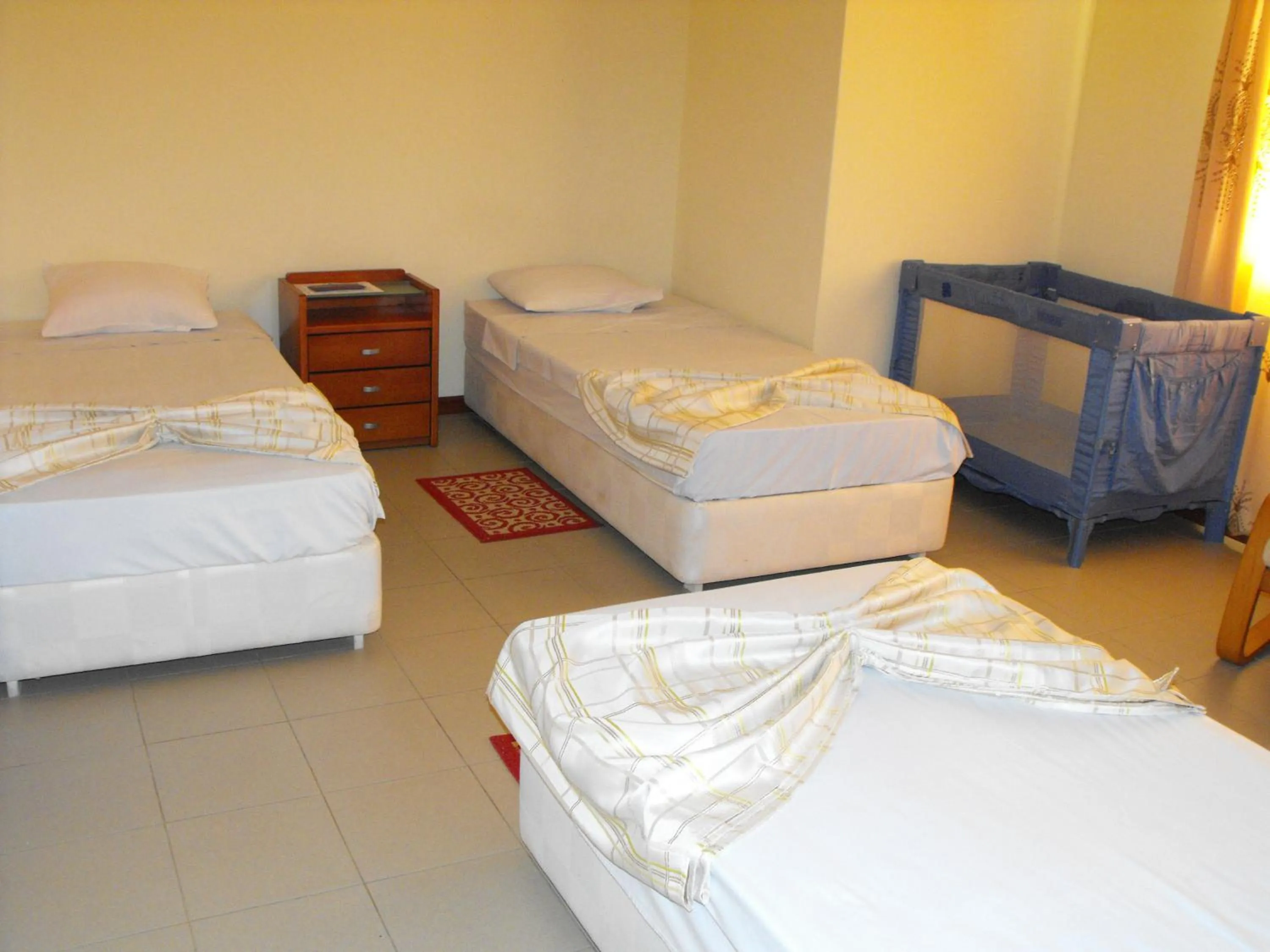 cot, Bed in Hotel Lazareto