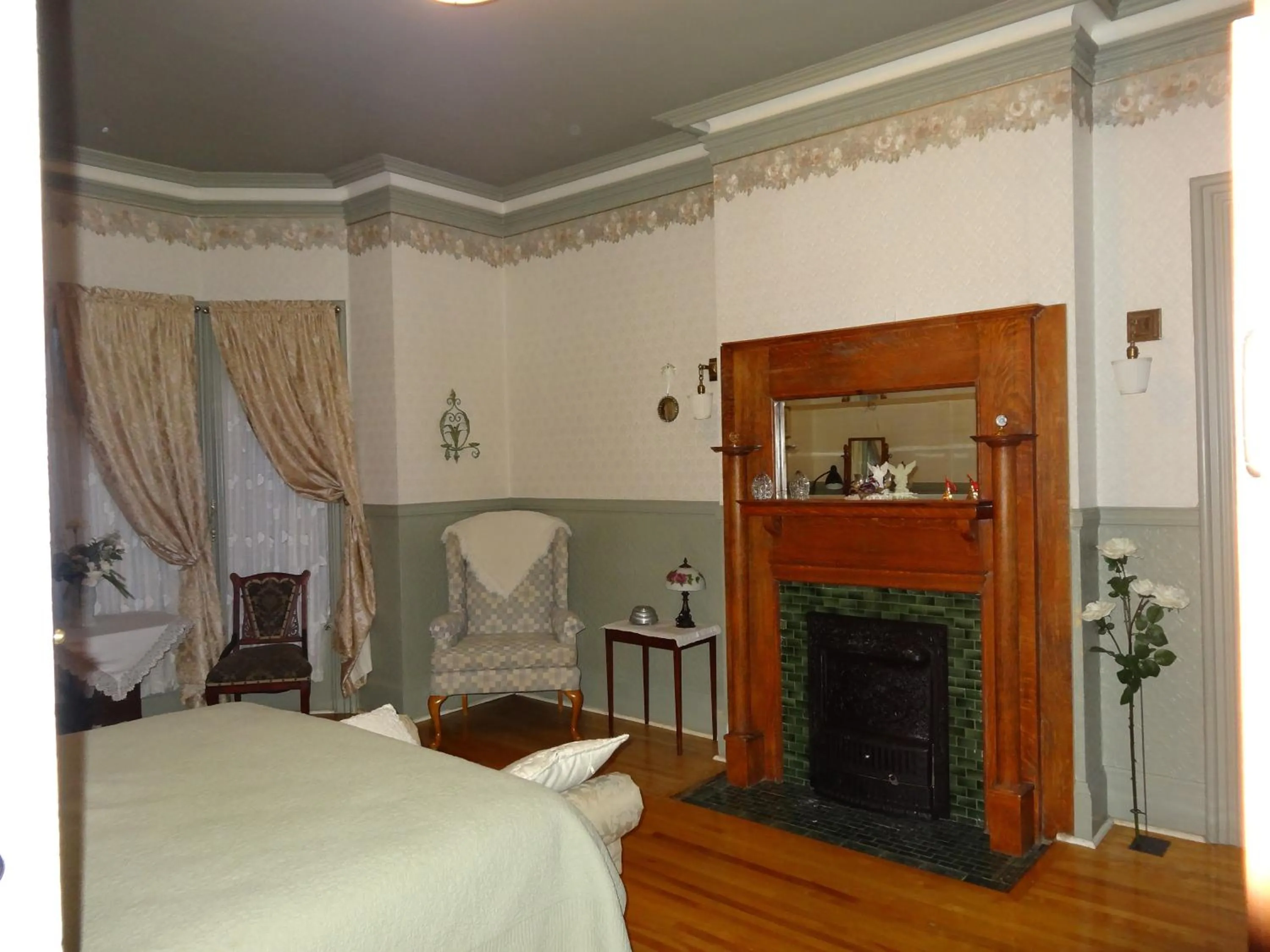 Decorative detail, Bed in A Tanners Home Inn Bed and Breakfast
