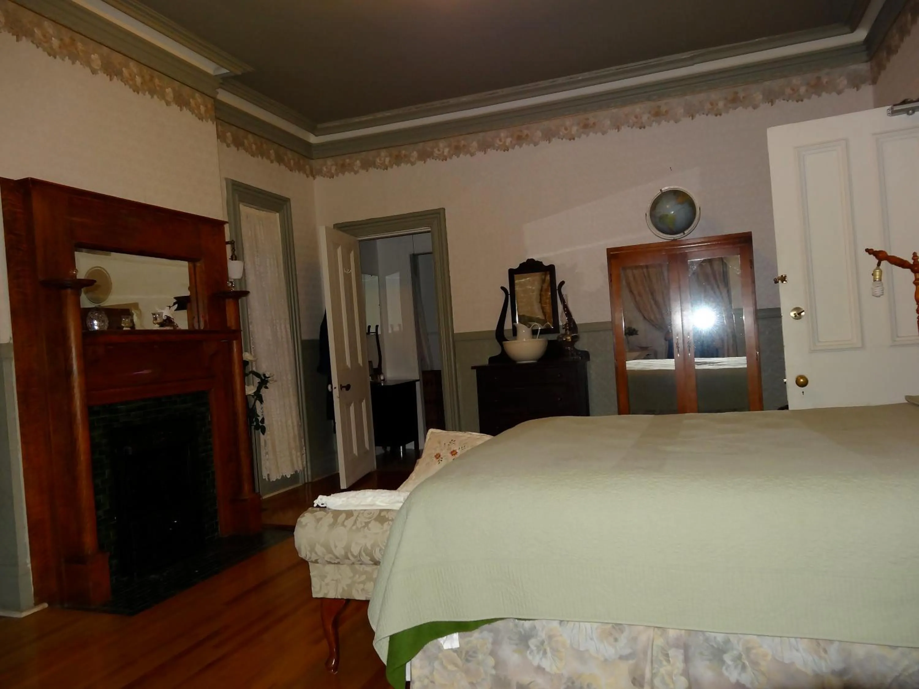 Photo of the whole room, Bed in A Tanners Home Inn Bed and Breakfast