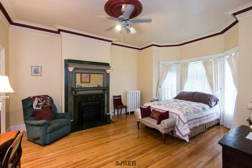 Bed in A Tanners Home Inn Bed and Breakfast