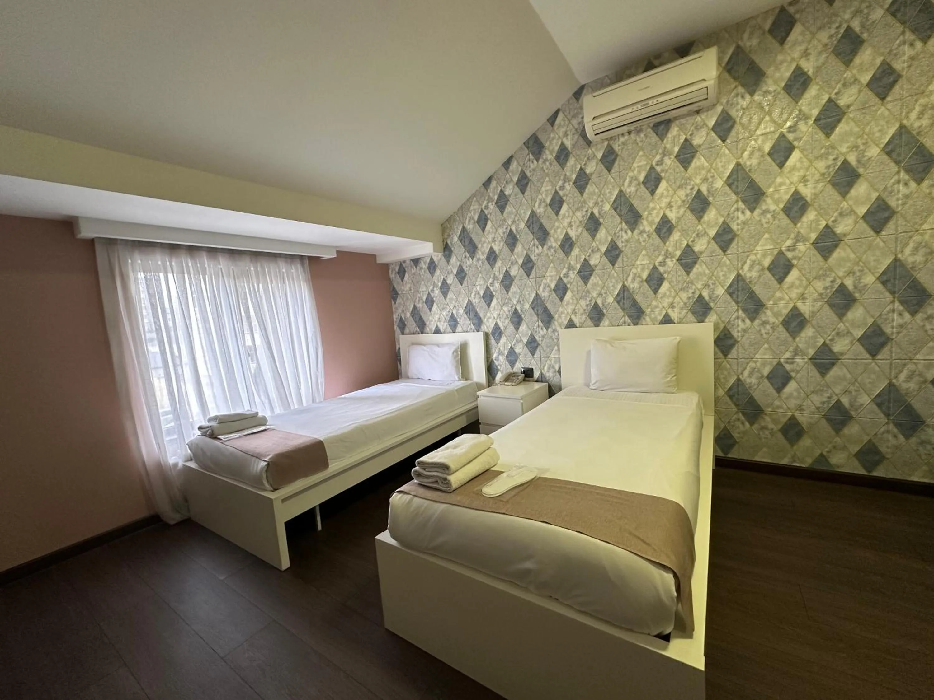 Photo of the whole room, Bed in Aden City Hotel