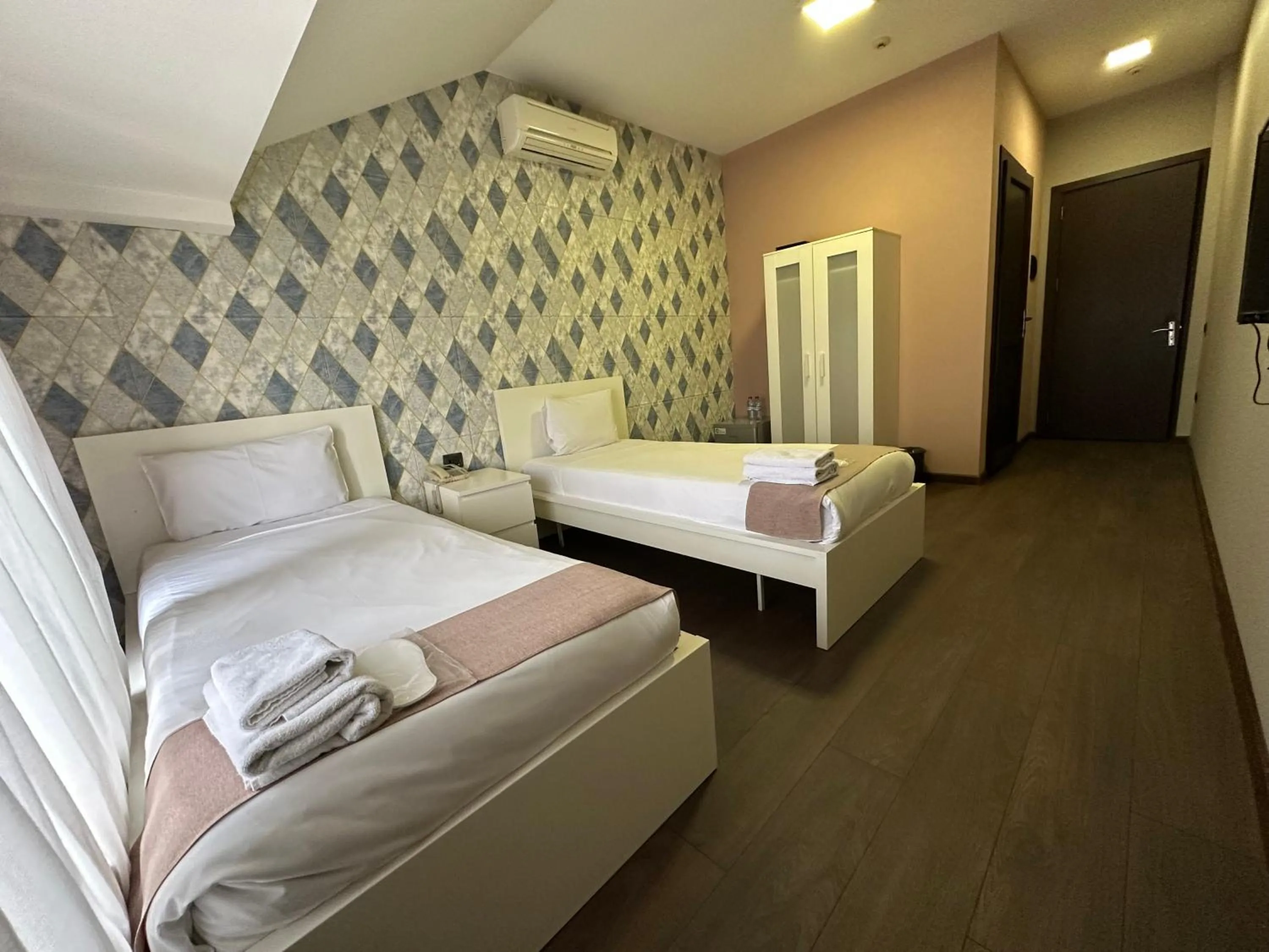 Photo of the whole room, Bed in Aden City Hotel