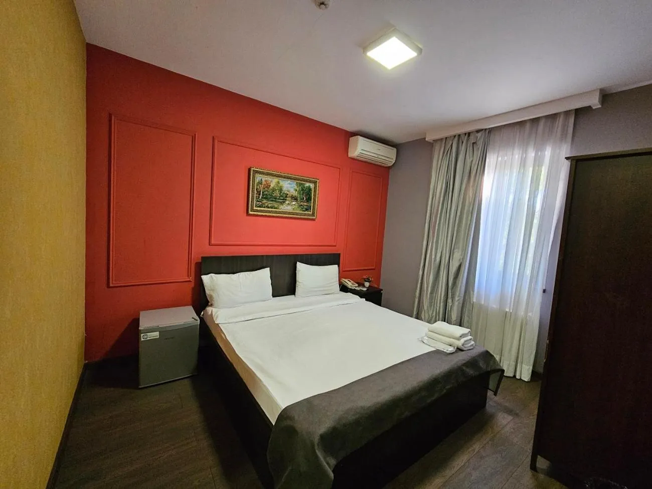Photo of the whole room, Bed in Aden City Hotel