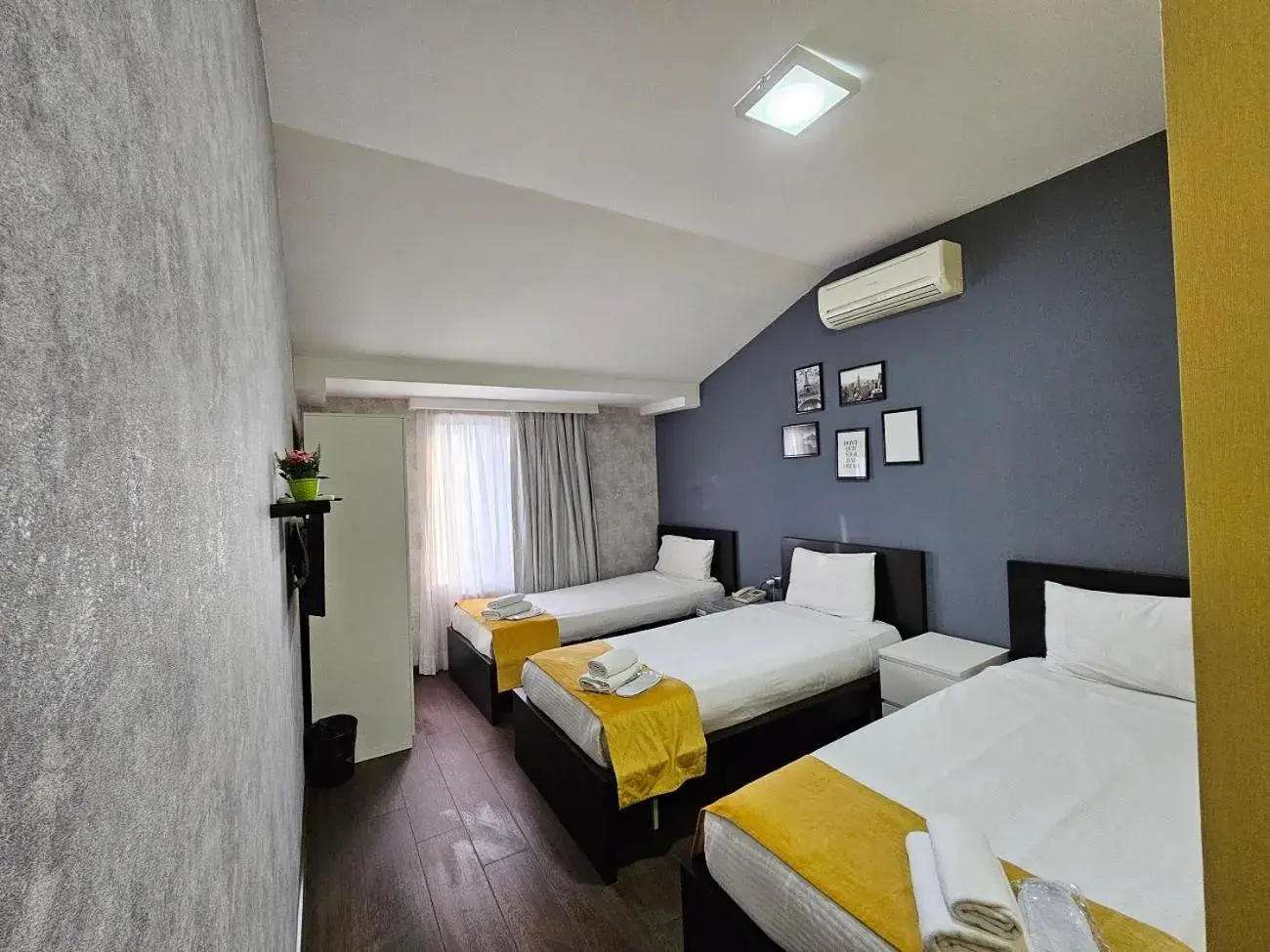 Triple Room in Aden City Hotel Triple Room in Aden City Hotel
