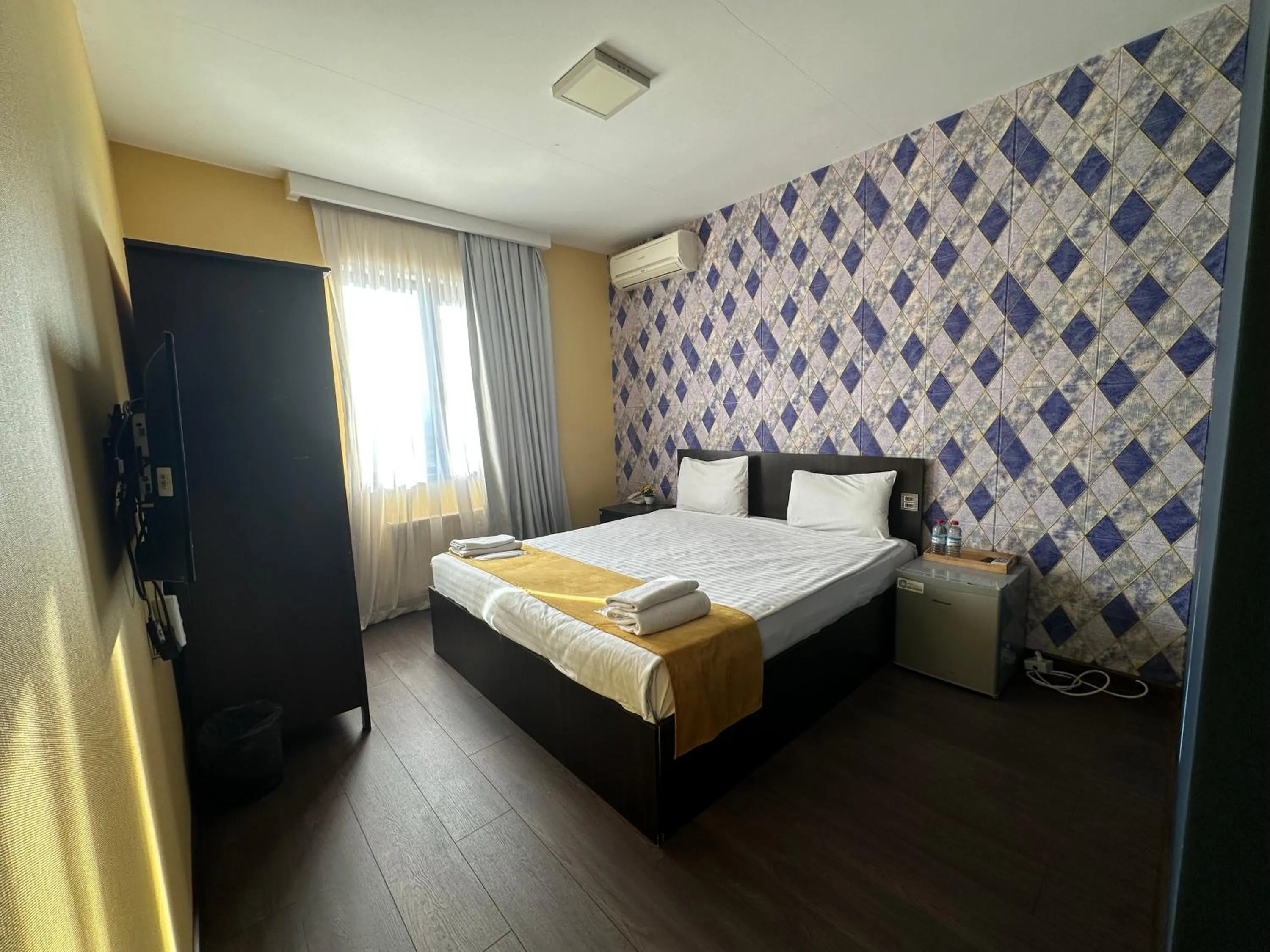 Photo of the whole room, Bed in Aden City Hotel