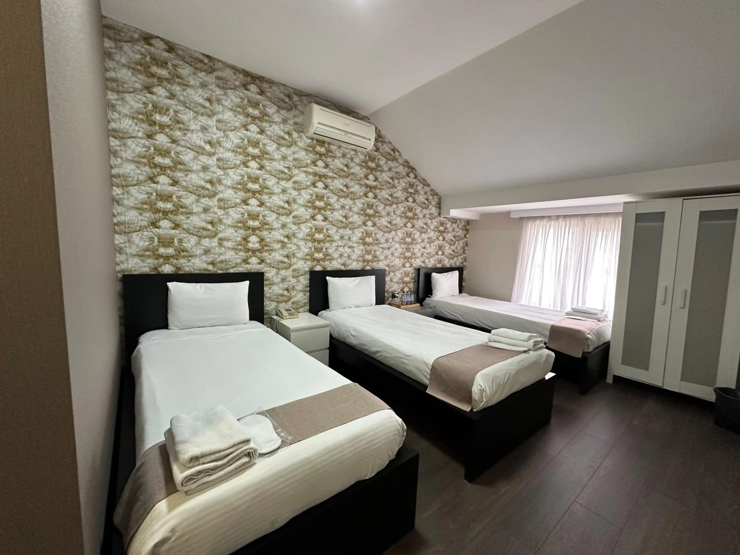 Photo of the whole room, Bed in Aden City Hotel