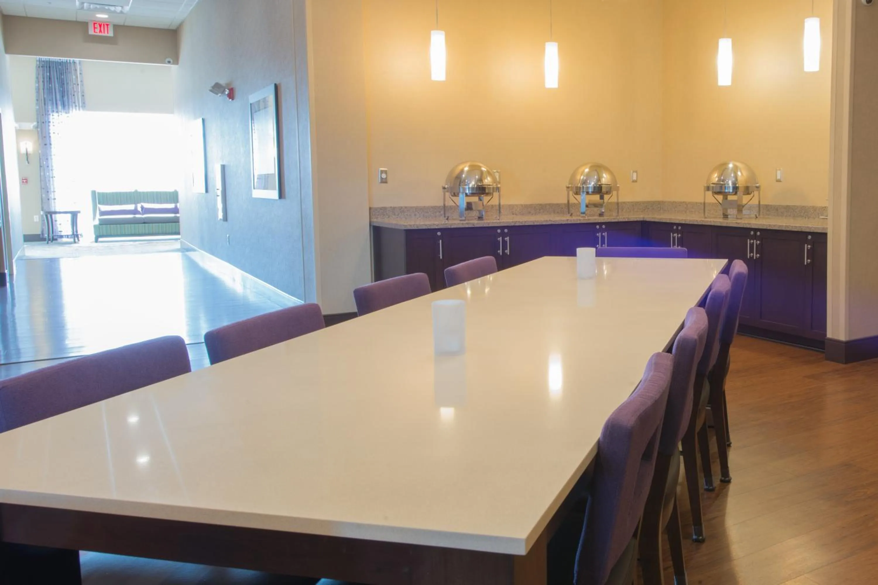 Restaurant/places to eat in Holiday Inn Bismarck by IHG