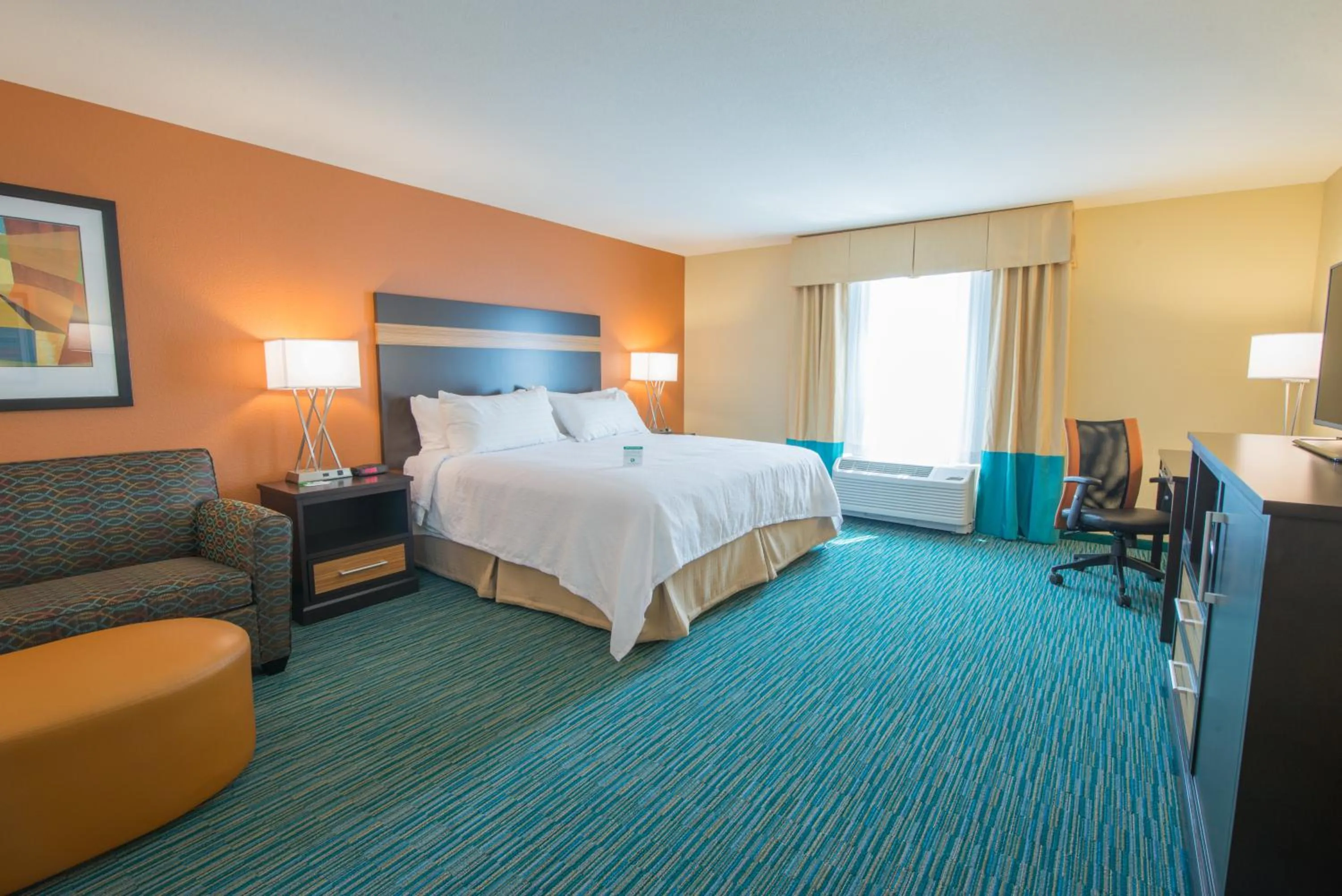 Photo of the whole room, Bed in Holiday Inn Bismarck by IHG