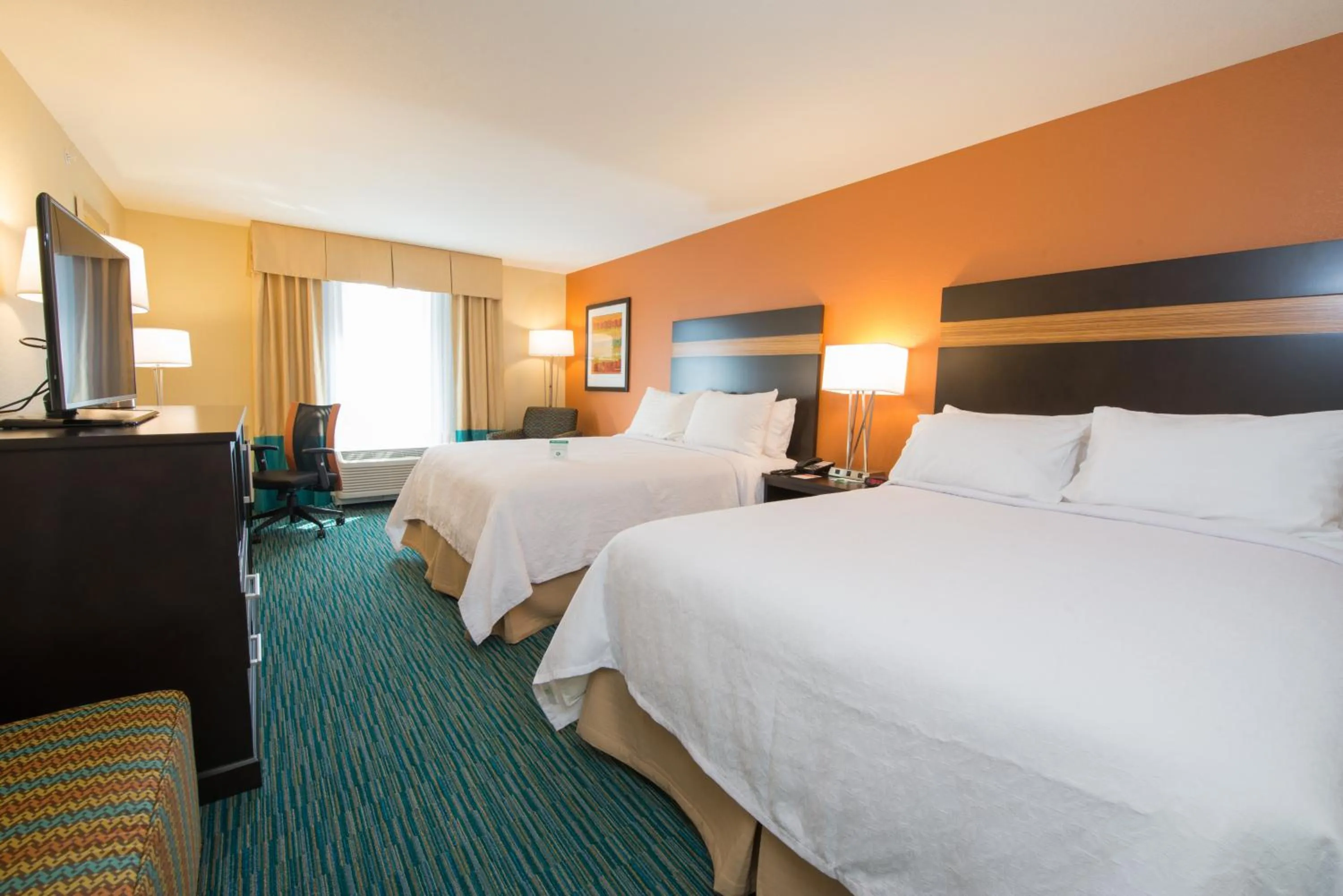Photo of the whole room, Bed in Holiday Inn Bismarck by IHG