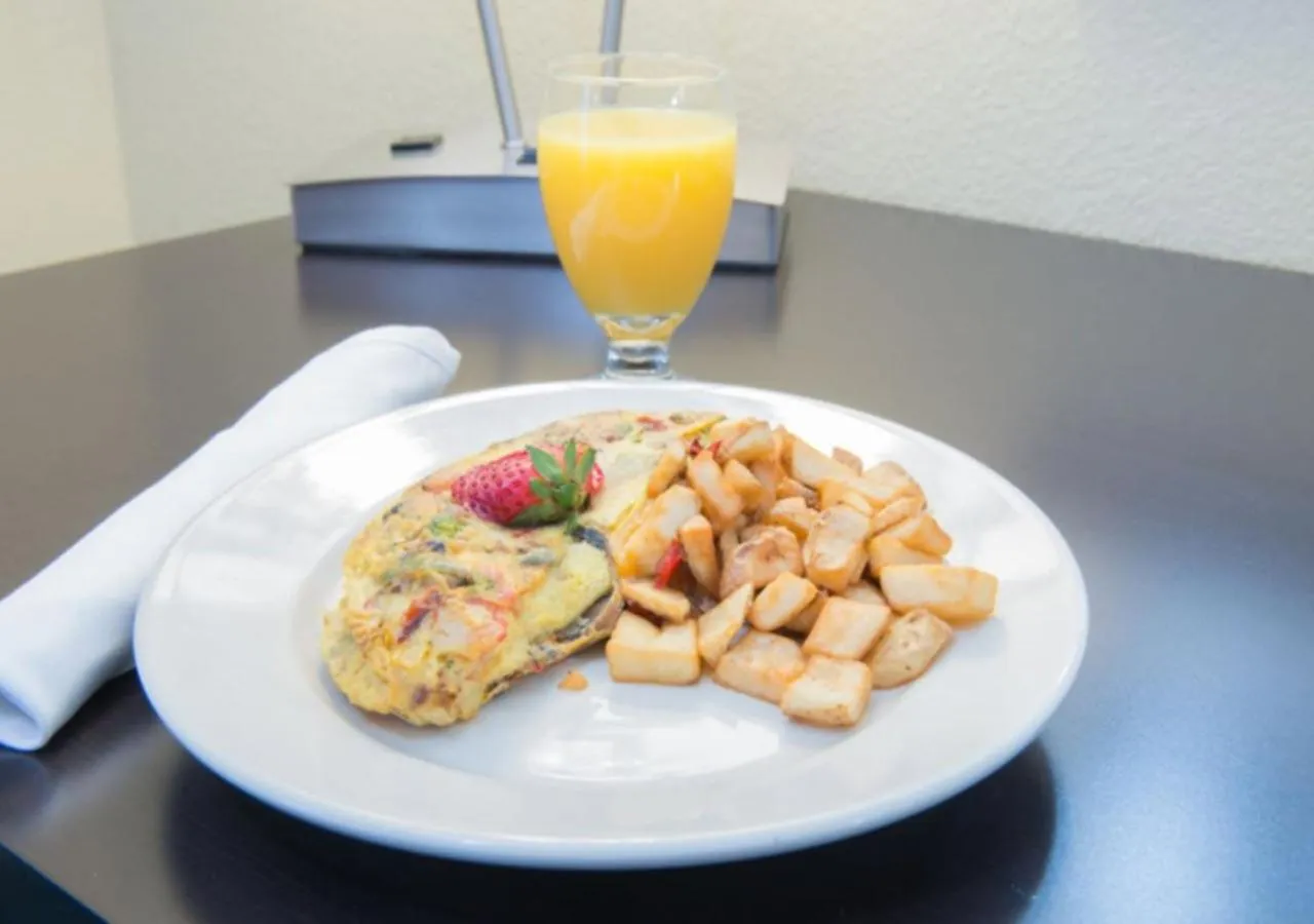 American breakfast in Holiday Inn Bismarck by IHG