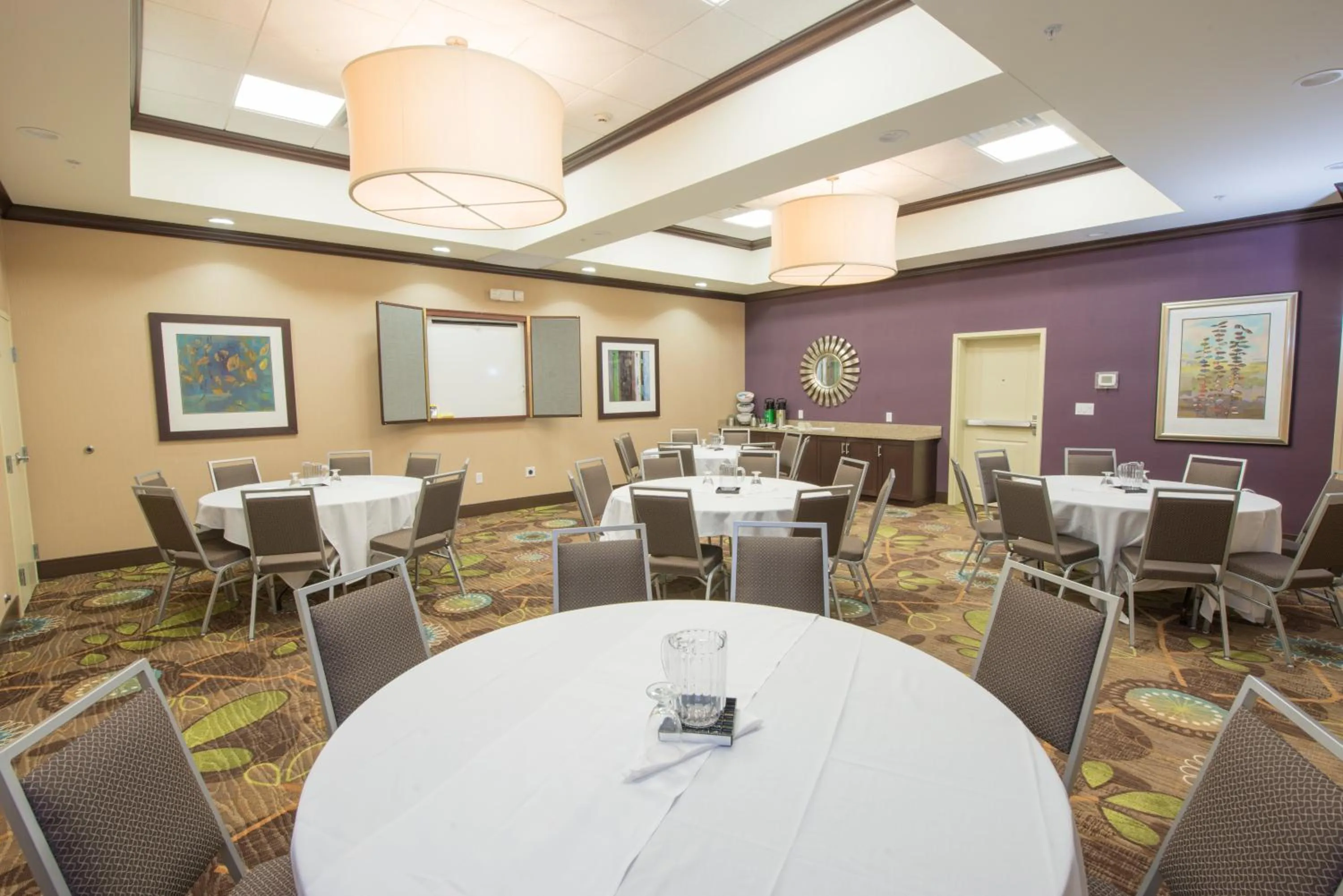 Meeting/conference room in Holiday Inn Bismarck by IHG