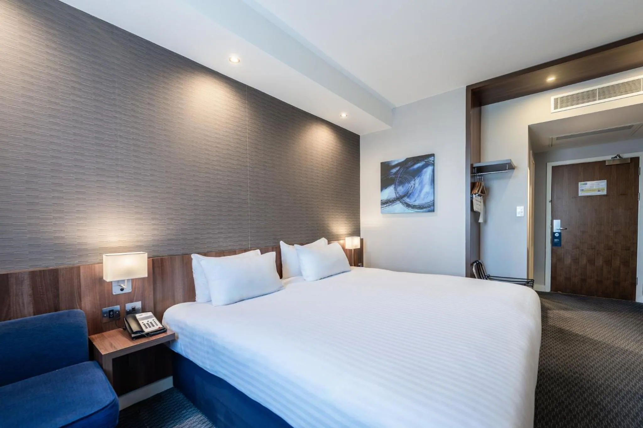 Photo of the whole room, Bed in Holiday Inn Express Aberdeen Airport by IHG