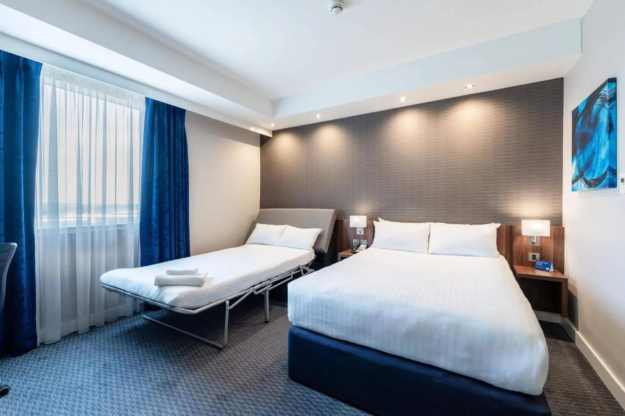 Photo of the whole room, Bed in Holiday Inn Express Aberdeen Airport by IHG