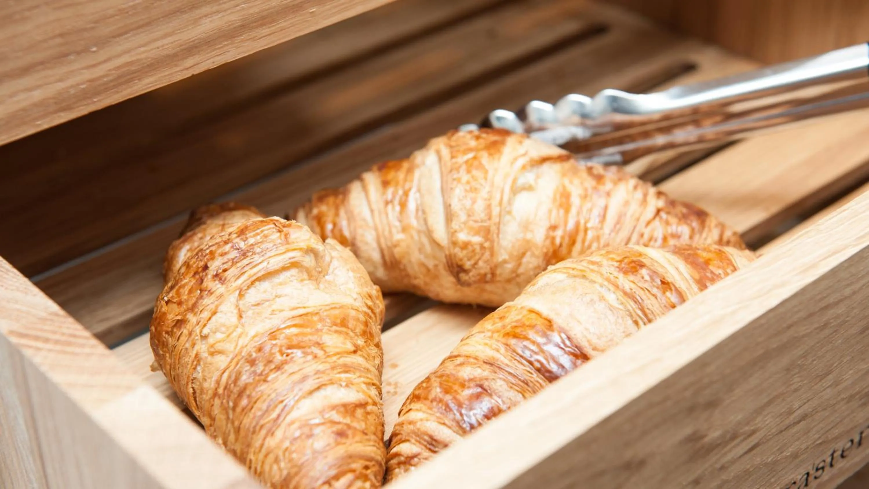 Restaurant/places to eat in Holiday Inn Express Aberdeen Airport by IHG