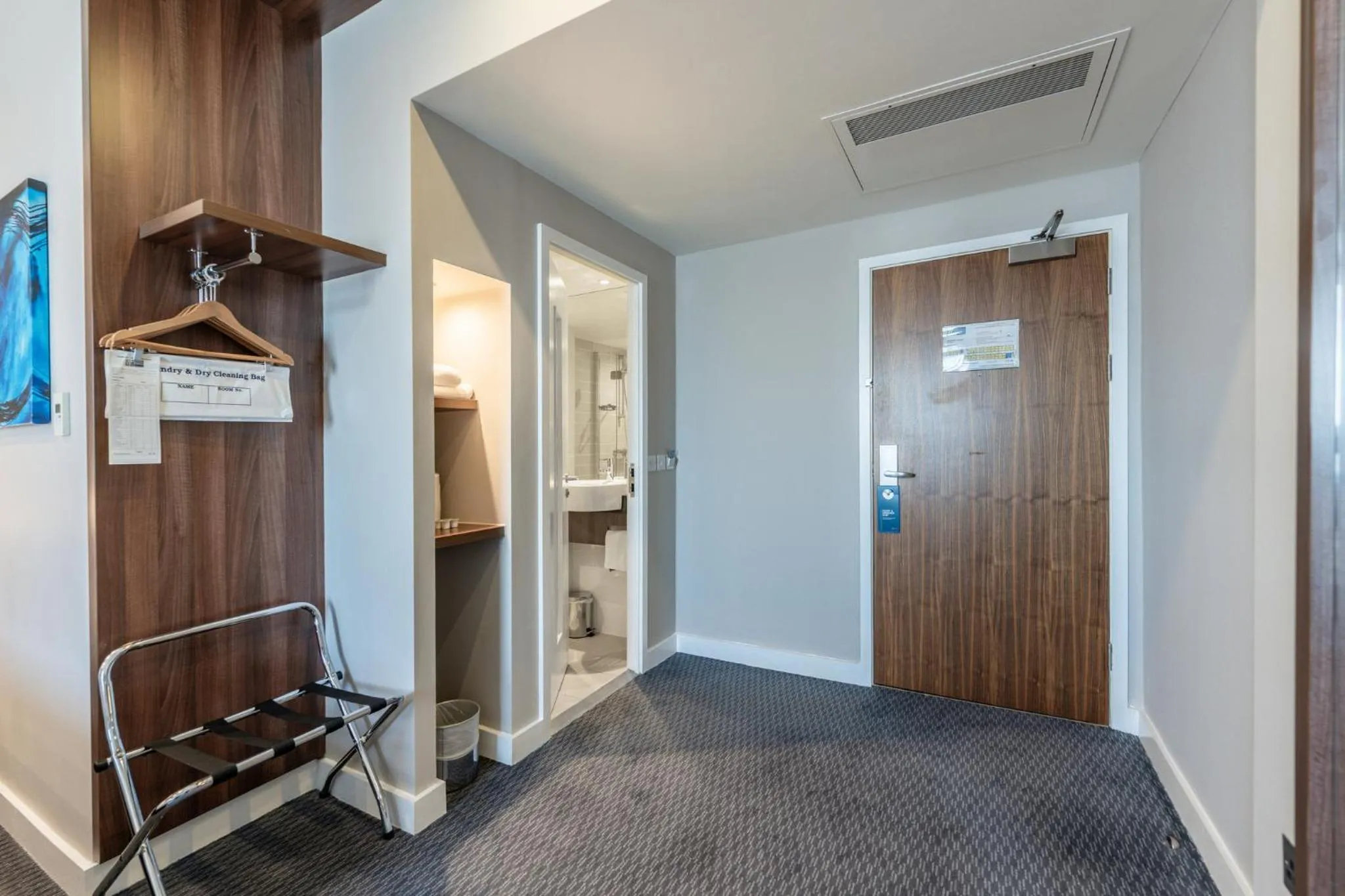 Photo of the whole room in Holiday Inn Express Aberdeen Airport by IHG