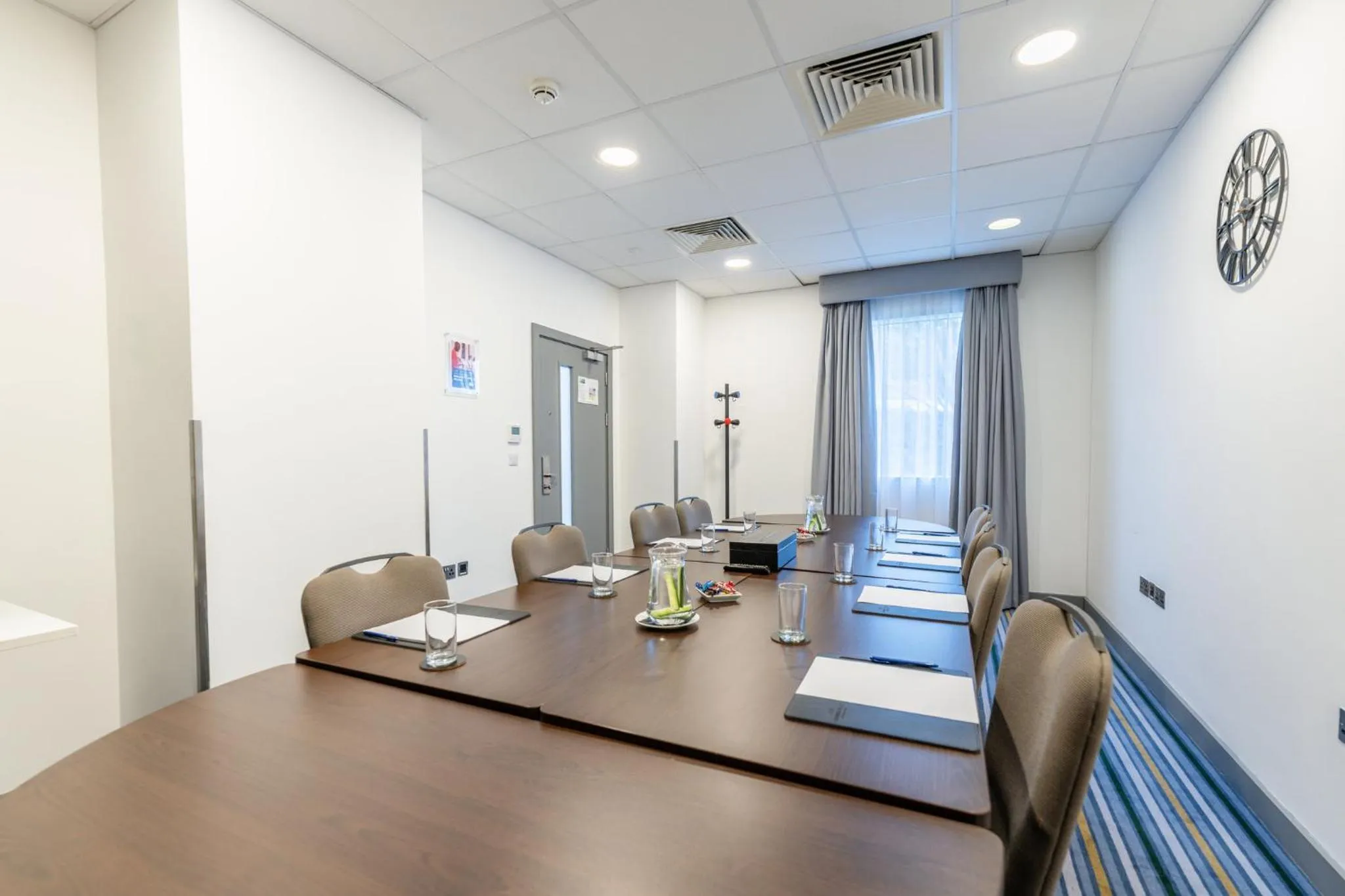 Meeting/conference room in Holiday Inn Express Aberdeen Airport by IHG