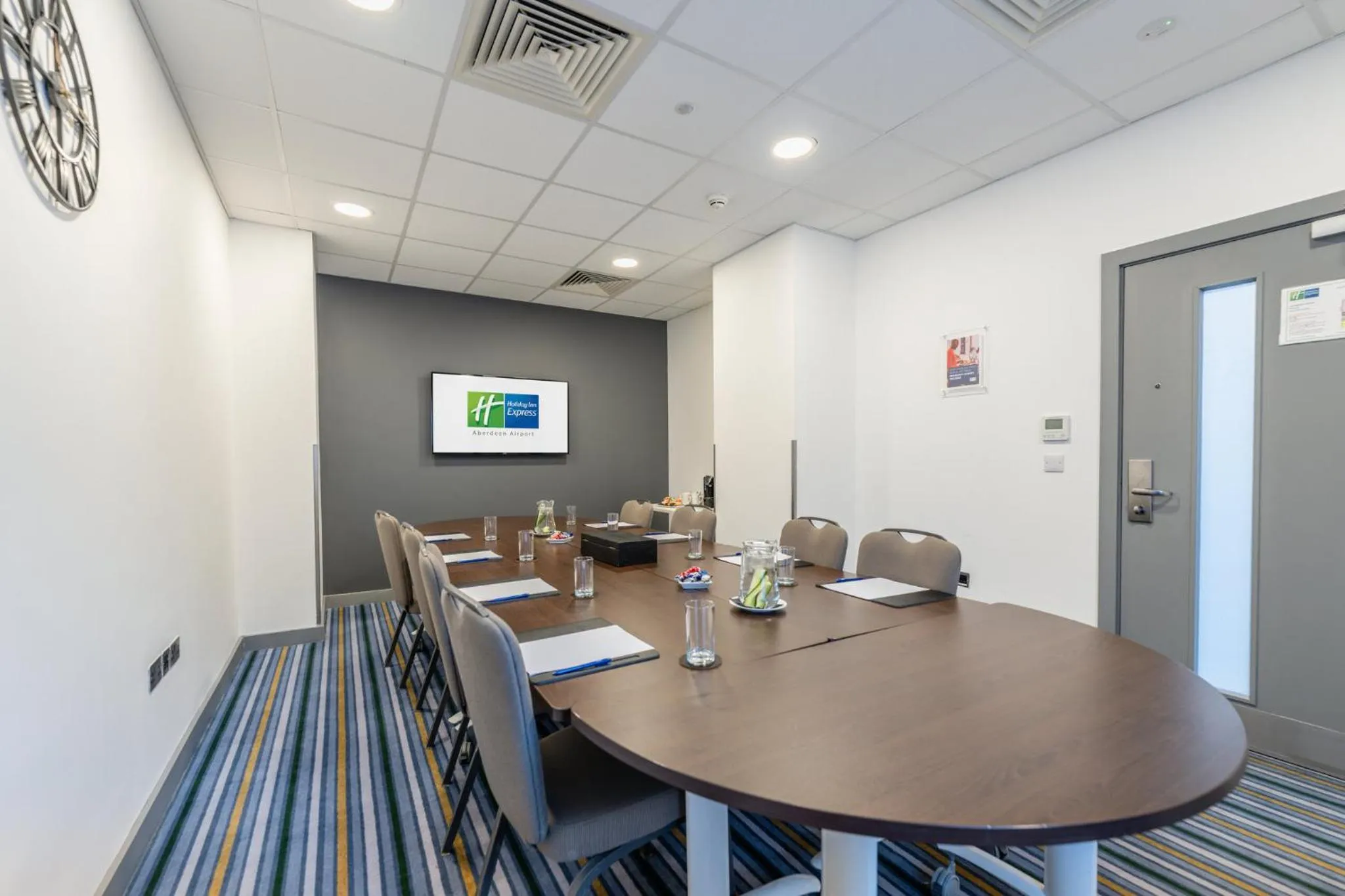 Meeting/conference room in Holiday Inn Express Aberdeen Airport by IHG