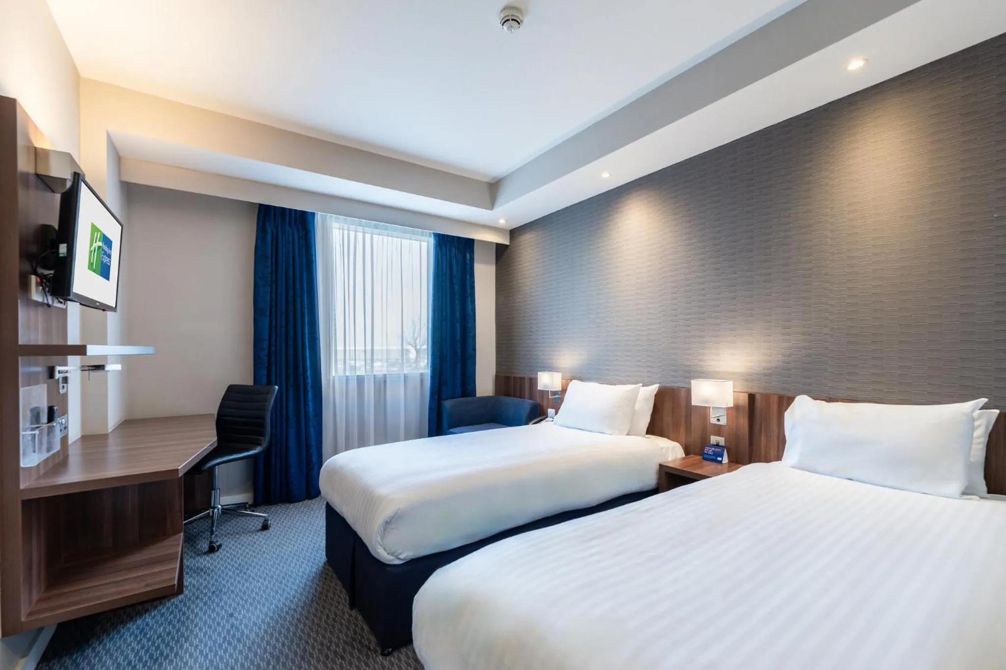 Photo of the whole room, Bed in Holiday Inn Express Aberdeen Airport by IHG