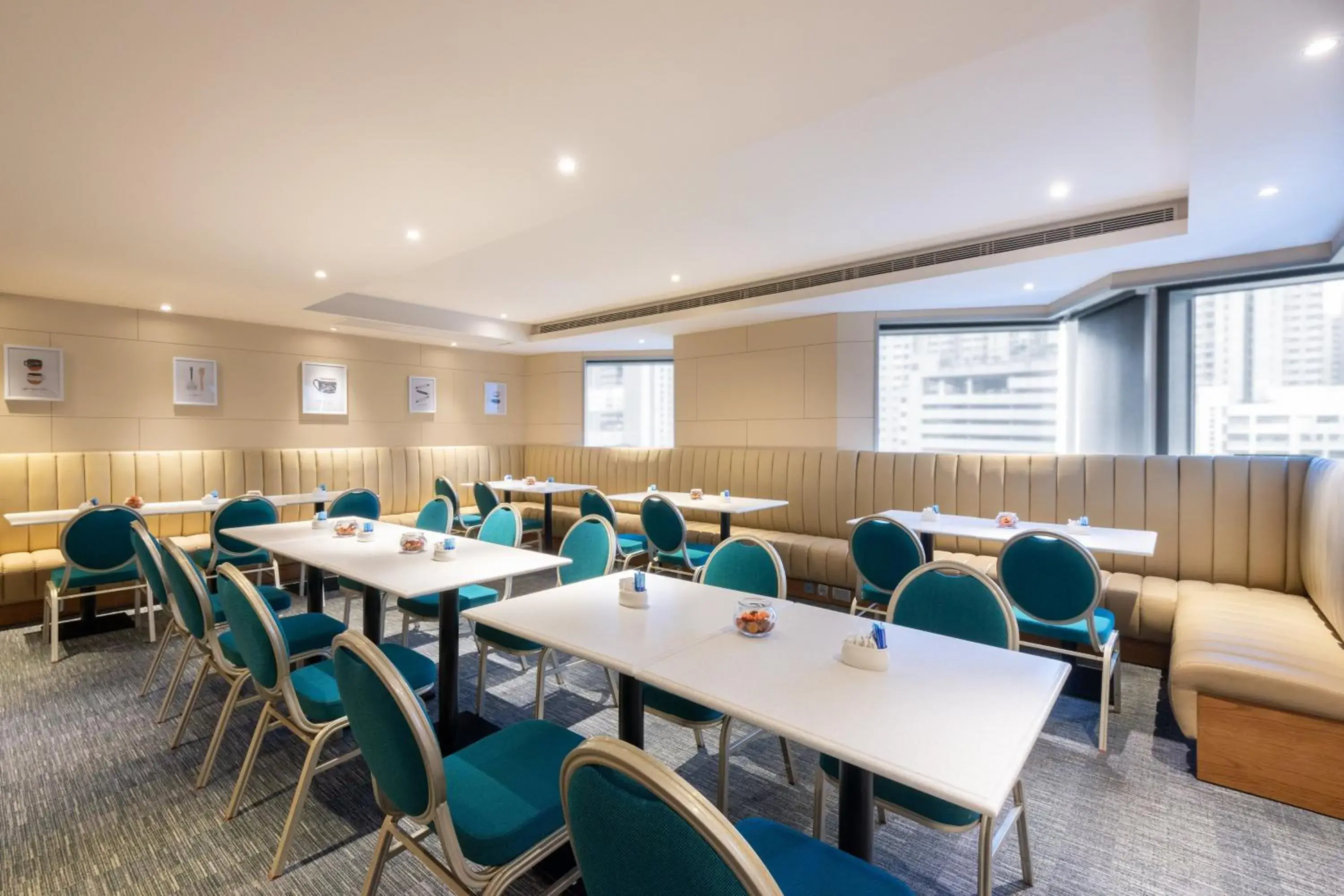 Restaurant/places to eat in Holiday Inn Express Hong Kong Mongkok by IHG Restaurant/places to eat in Holiday Inn Express Hong Kong Mongkok by IHG