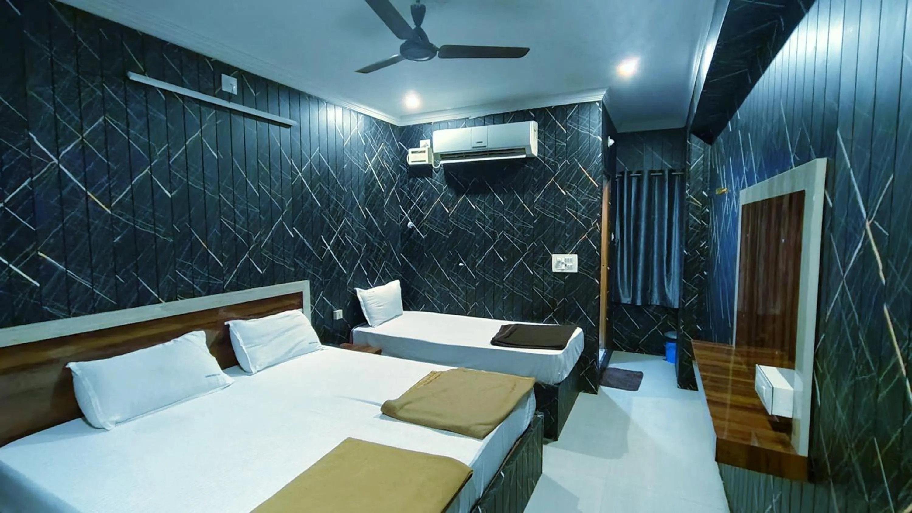 Bed in Hotel Govindh Heights