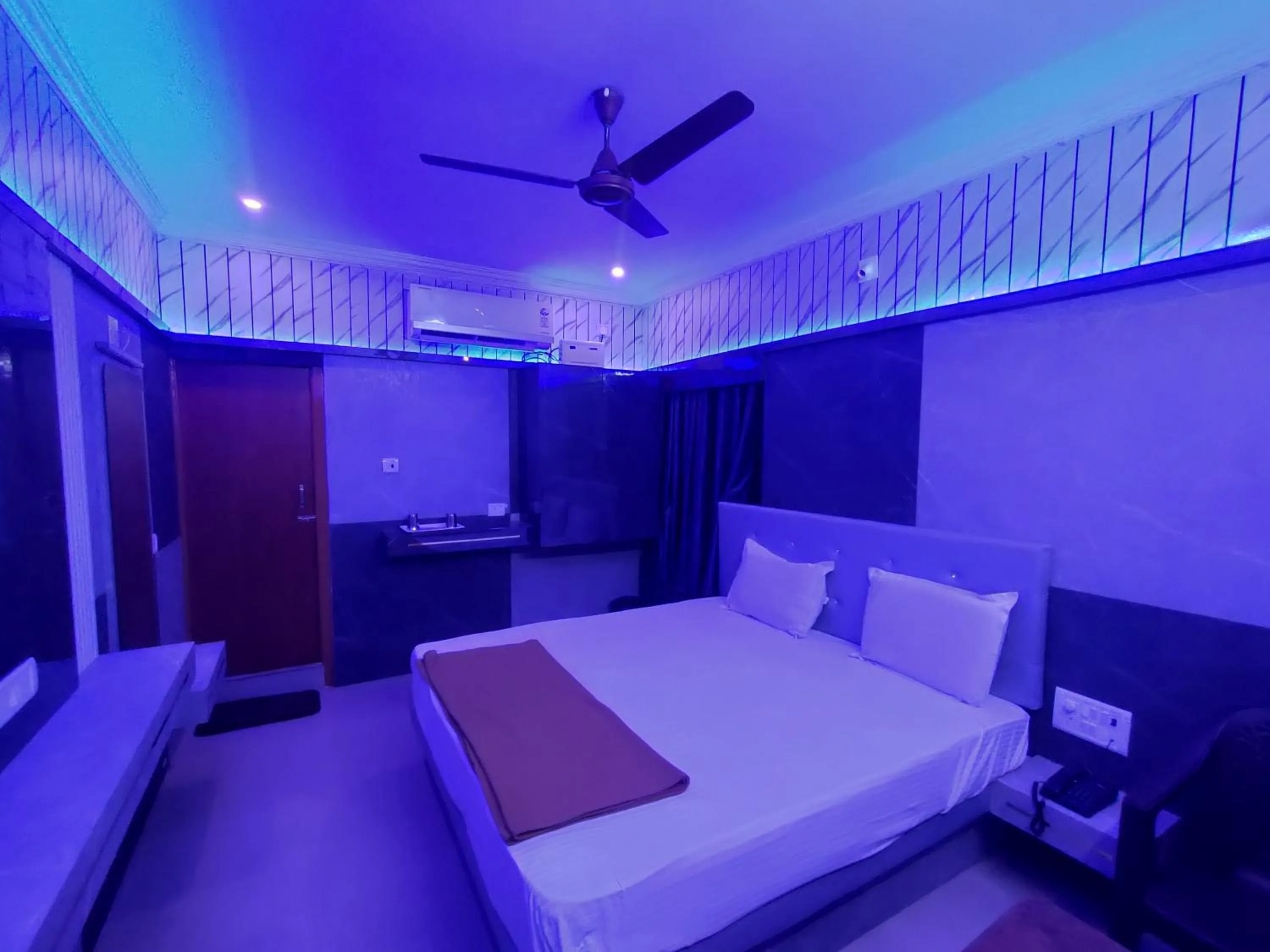 Bed in Hotel Govindh Heights