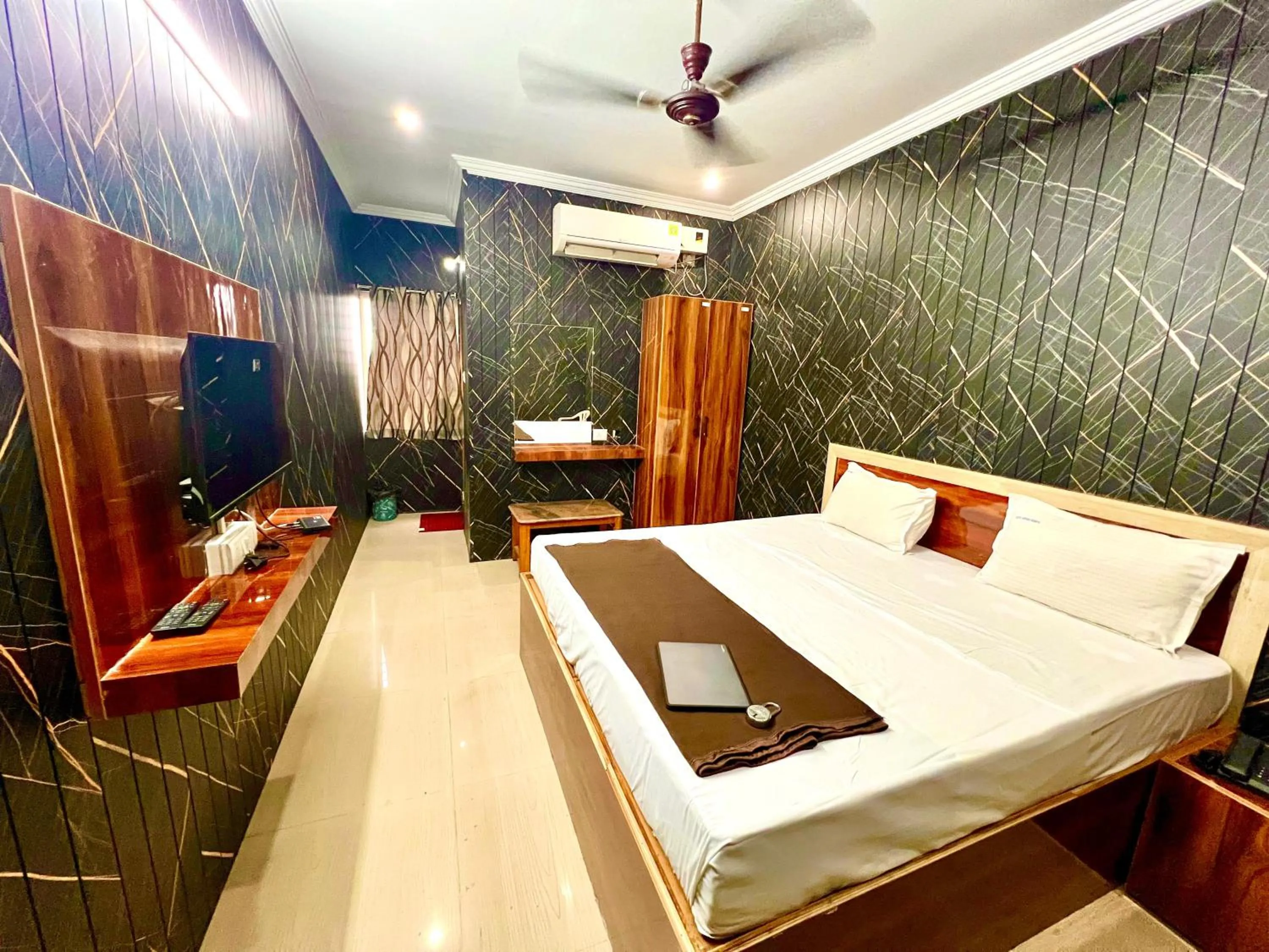 Bed in Hotel Govindh Heights