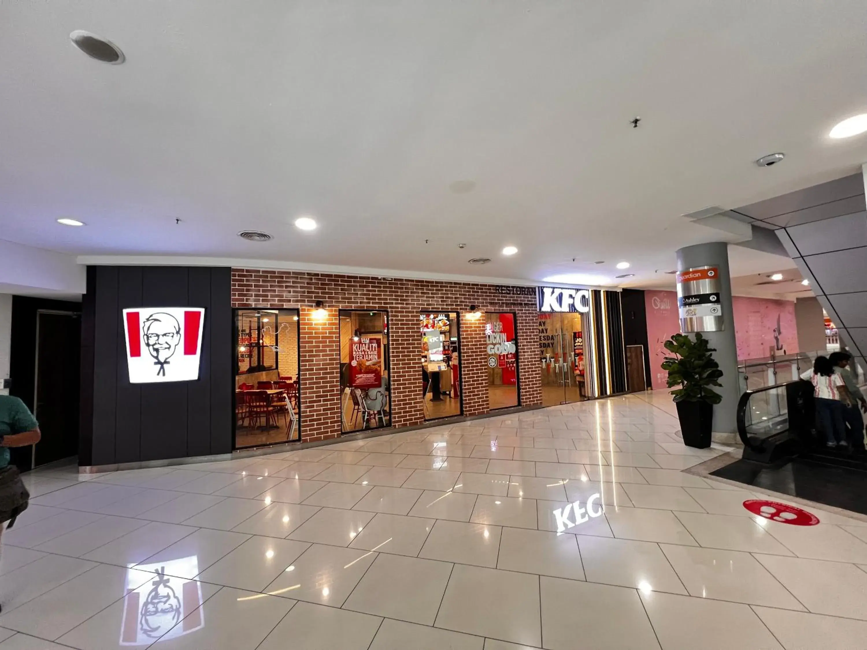 Restaurant/places to eat in Quill Residences Exclusive Suites KLCC Restaurant/places to eat in Quill Residences Exclusive Suites KLCC