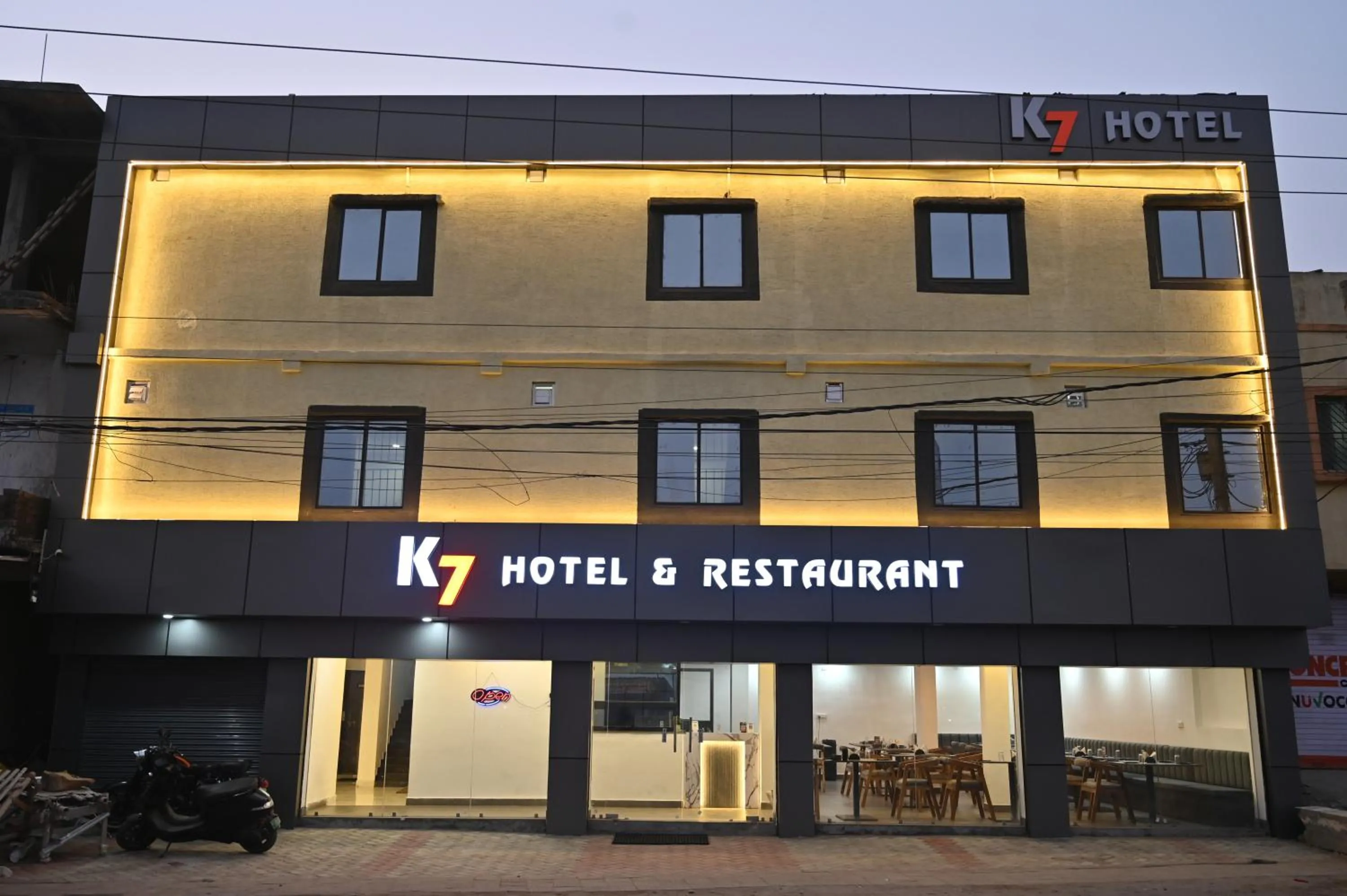Facade/entrance in K7 Hotel & Restaurant