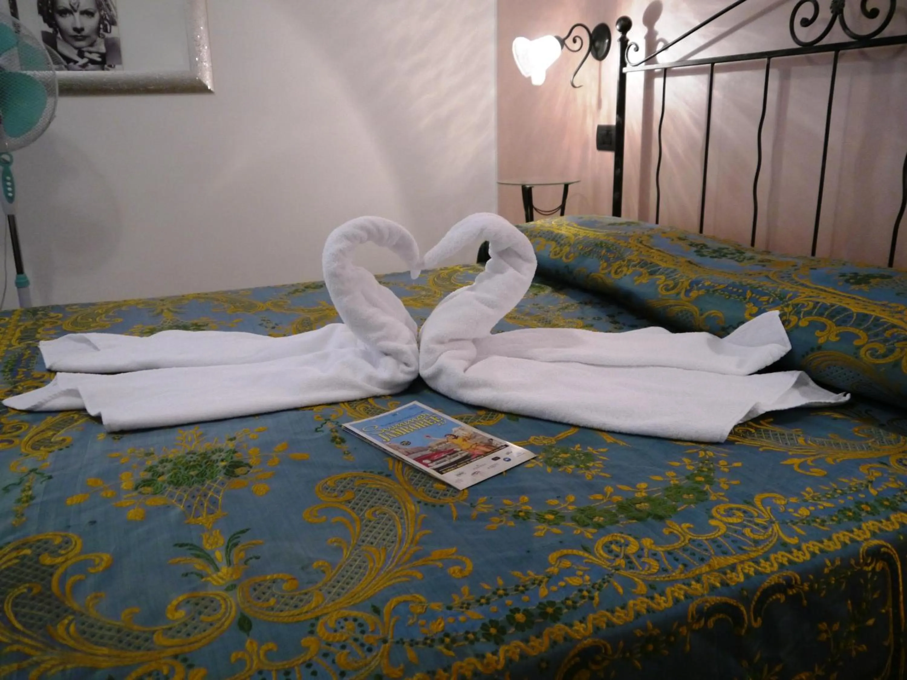 Decorative detail, Bed in B&B Le Dive