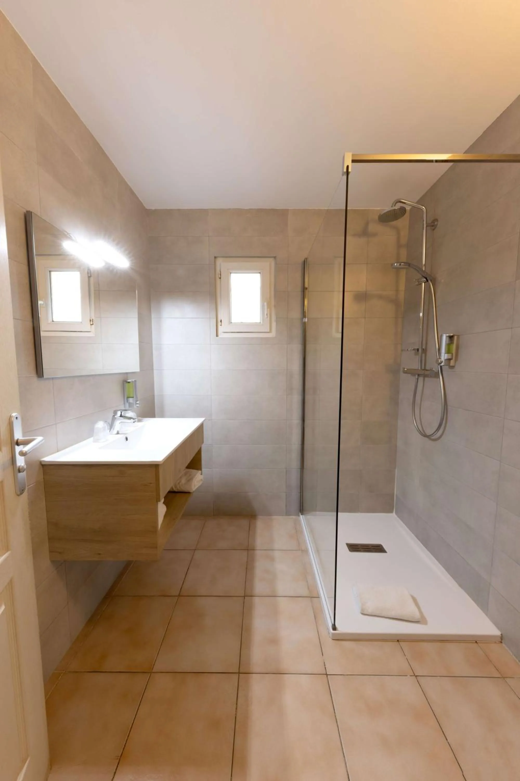 Family Room with Sofa Bed - Non-Smoking in Best Western Hotel Casa Bianca, Piscine Intérieure et Extérieure