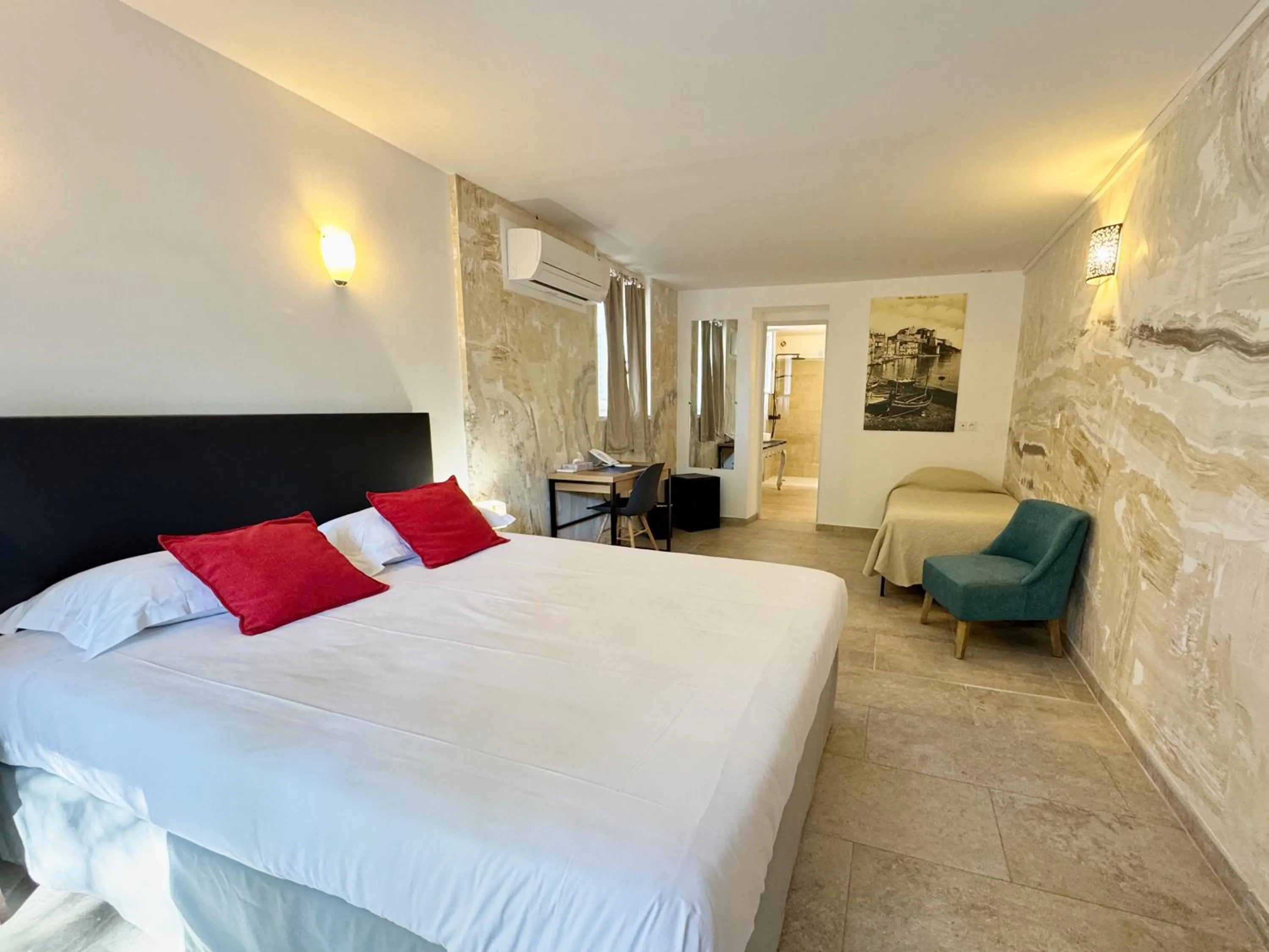 Photo of the whole room, Bed in Best Western Hotel Casa Bianca, Piscine Intérieure et Extérieure