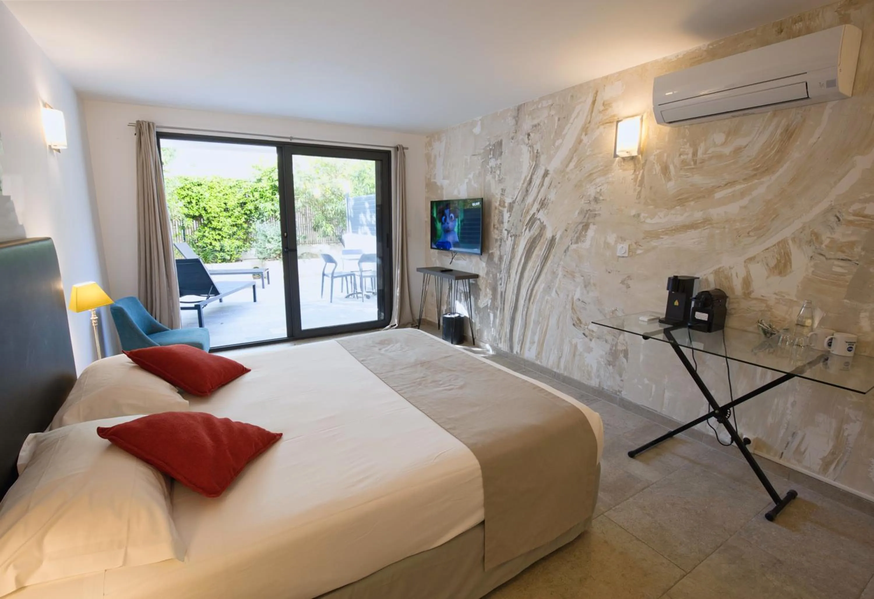 Photo of the whole room, Bed in Best Western Hotel Casa Bianca, Piscine Intérieure et Extérieure