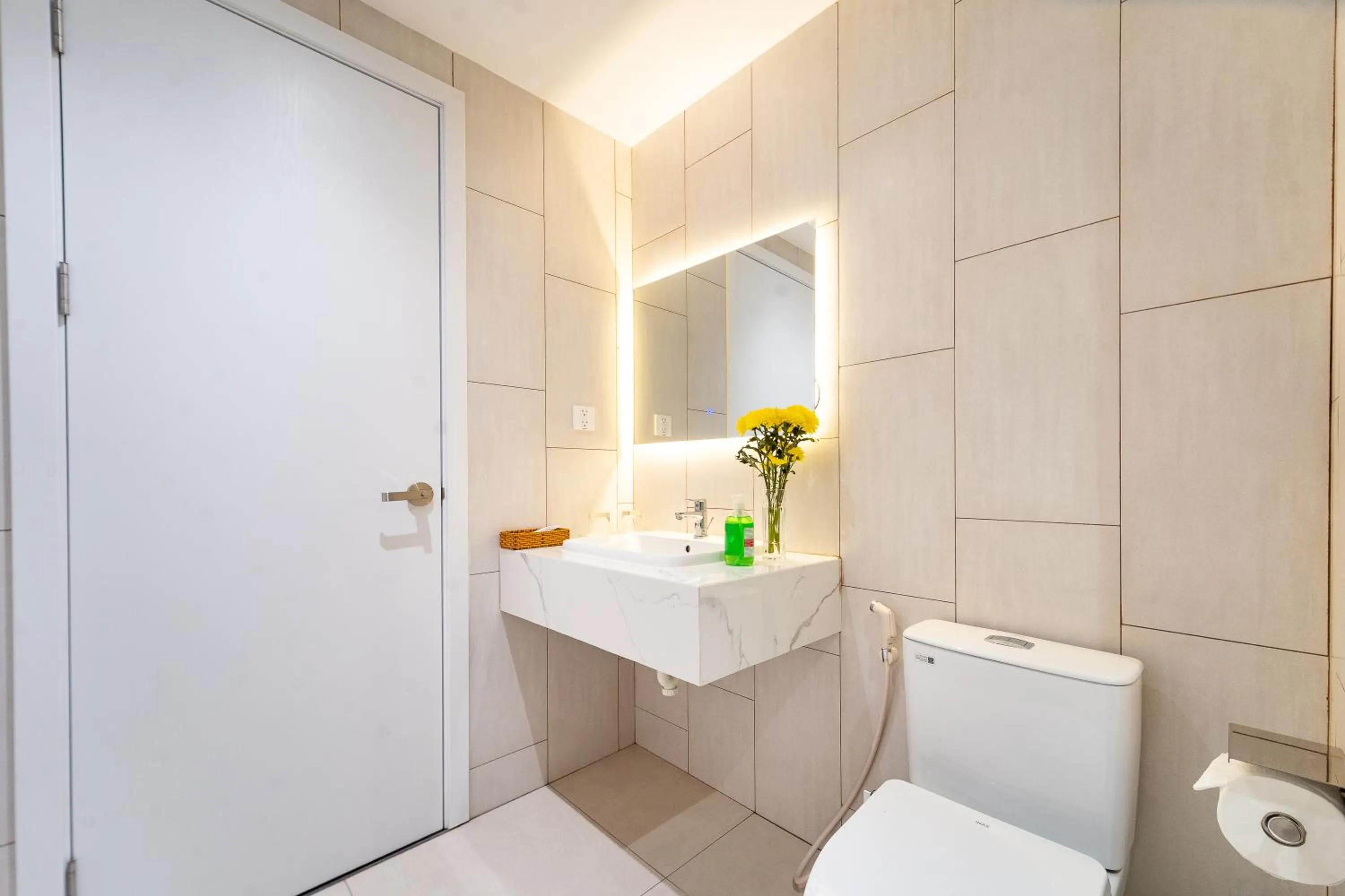 Toilet in Novus Sol Hotel & Apartment Sunset Town Phu Quoc