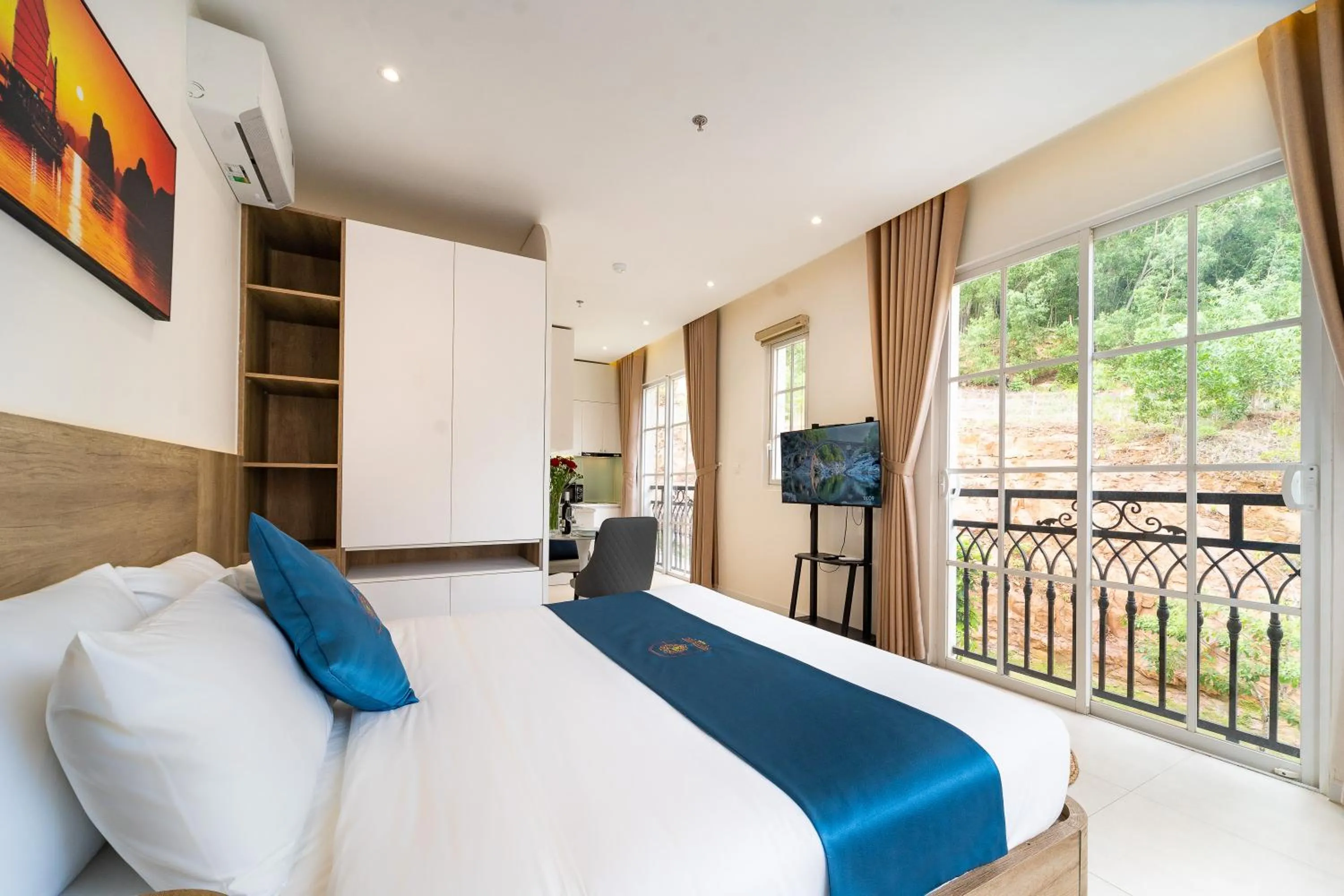 Bed in Novus Sol Hotel & Apartment Sunset Town Phu Quoc