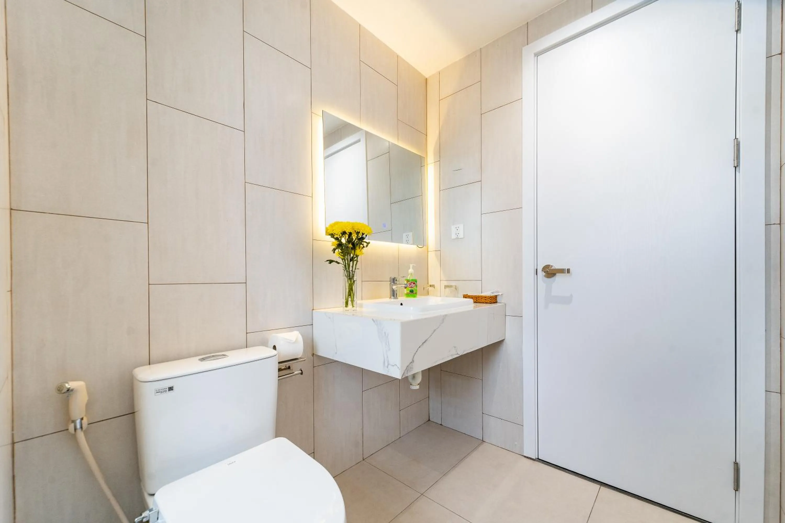 Toilet in Novus Sol Hotel & Apartment Sunset Town Phu Quoc