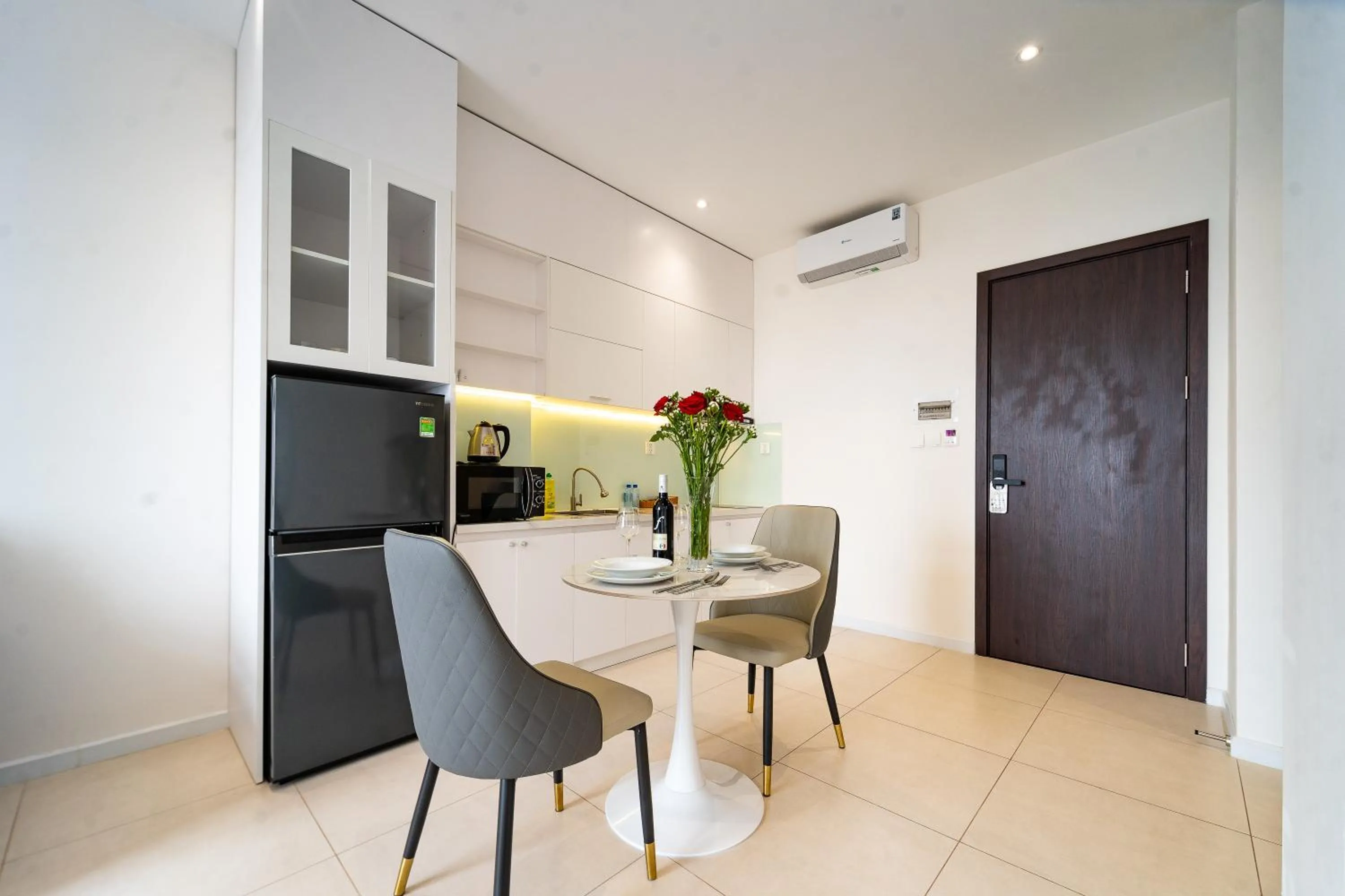 Kitchen or kitchenette in Novus Sol Hotel & Apartment Sunset Town Phu Quoc