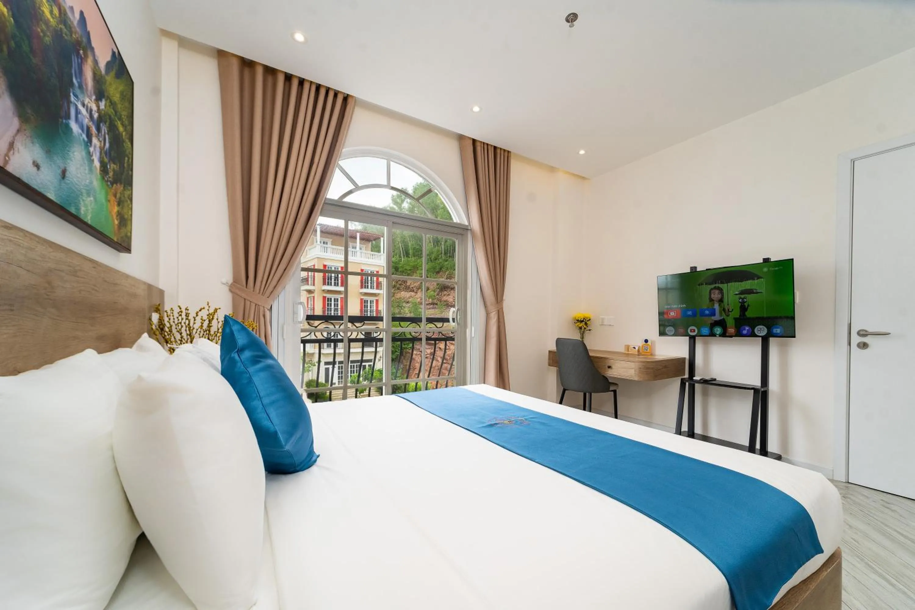 Bed in Novus Sol Hotel & Apartment Sunset Town Phu Quoc